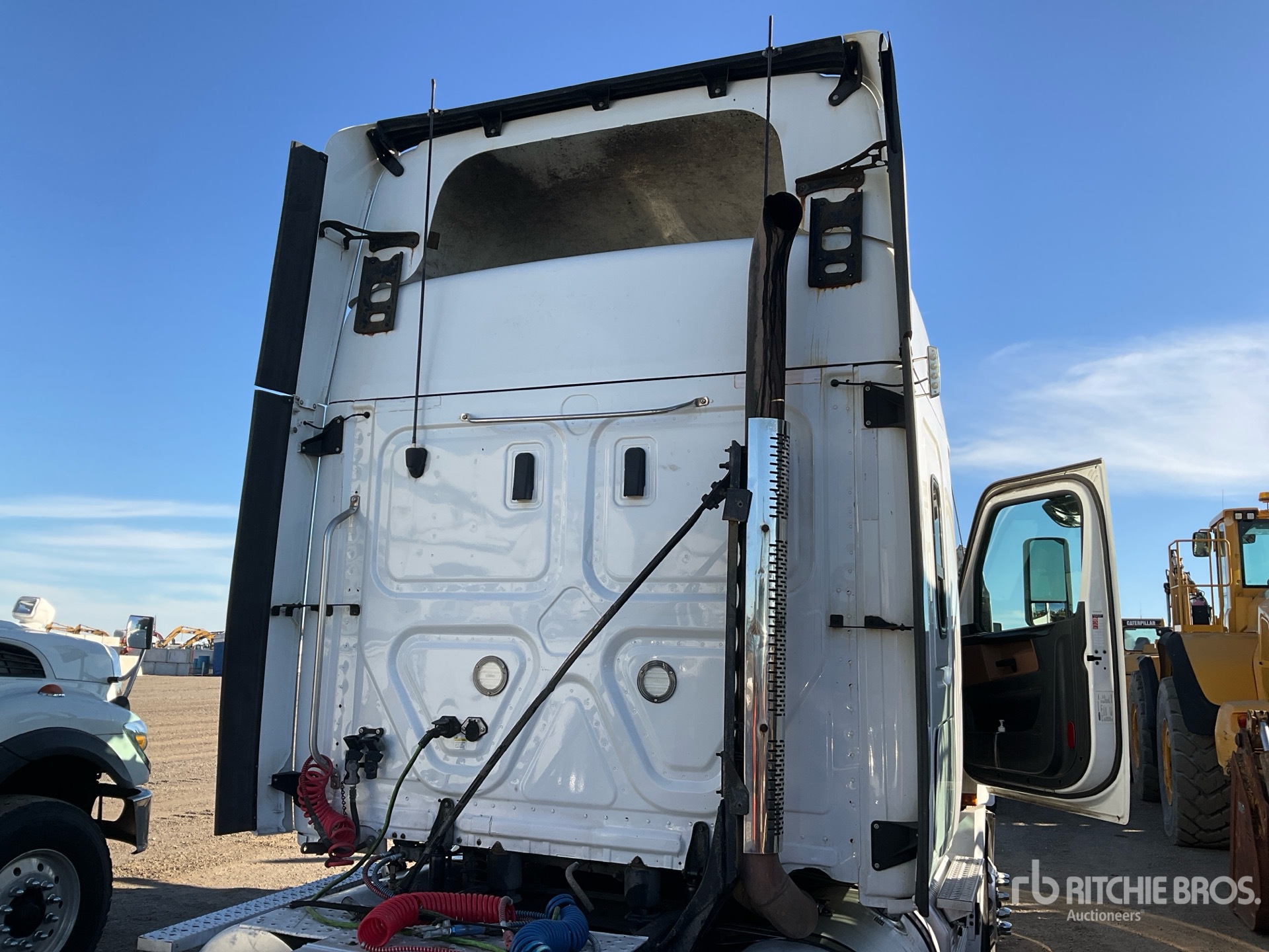 2019 Freightliner CASCADIA 126