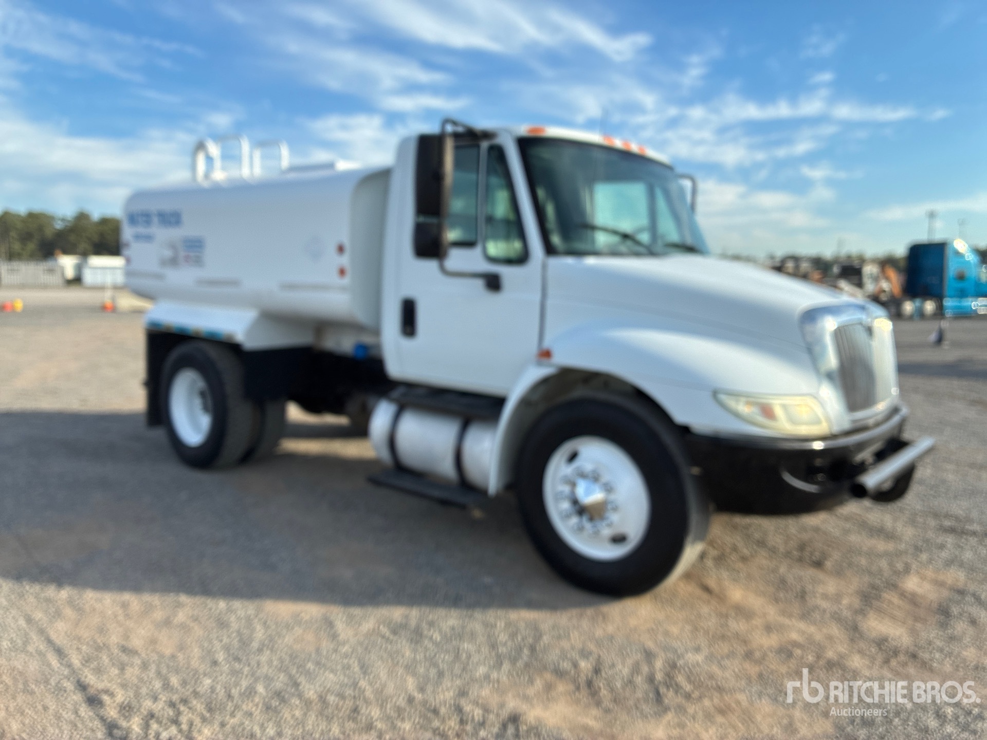 2006 International 4300 SBA