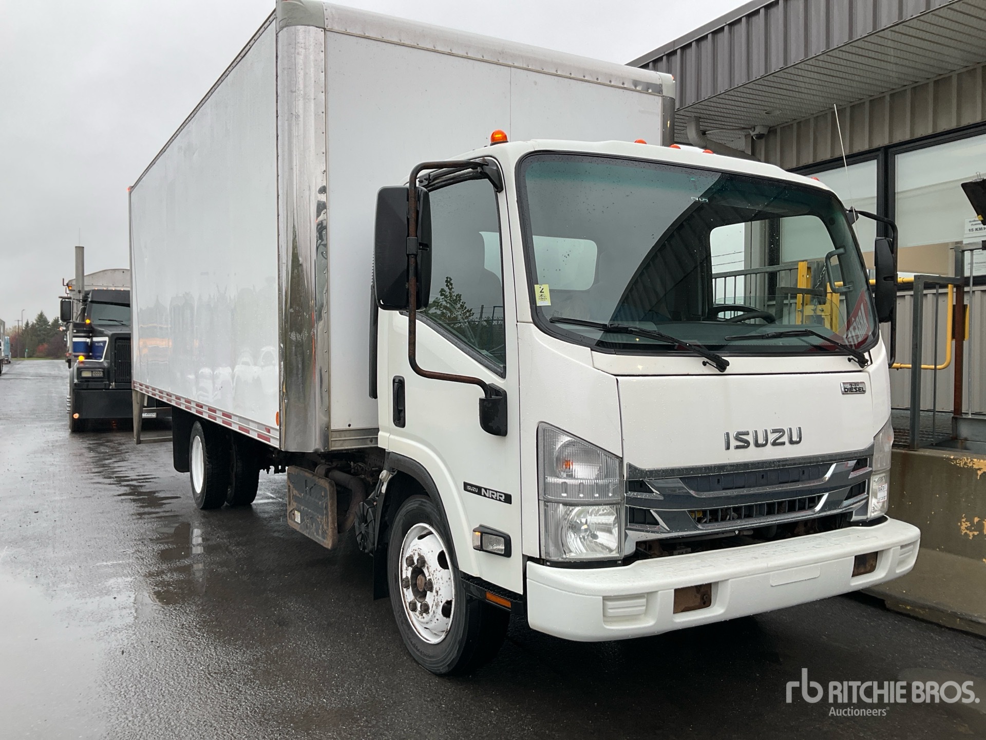 2017 Isuzu NRR