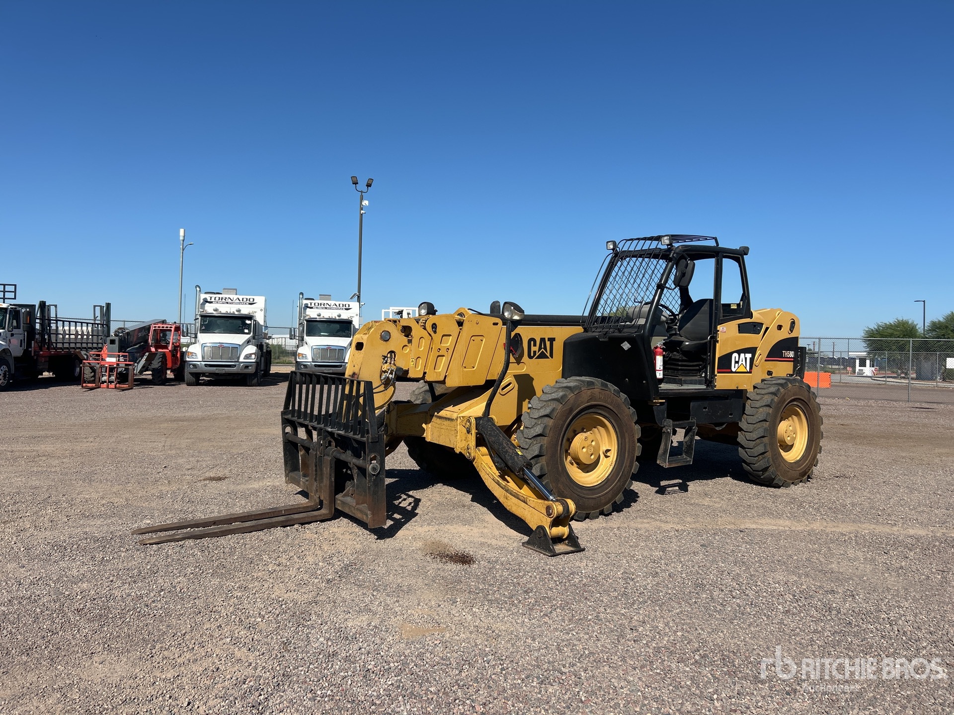 2005 Caterpillar TH580B