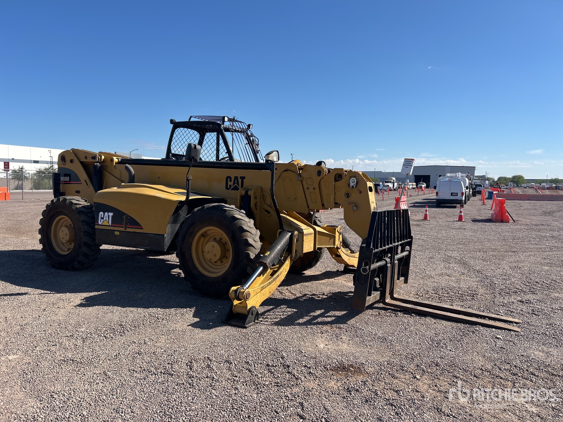 2005 Caterpillar TH580B