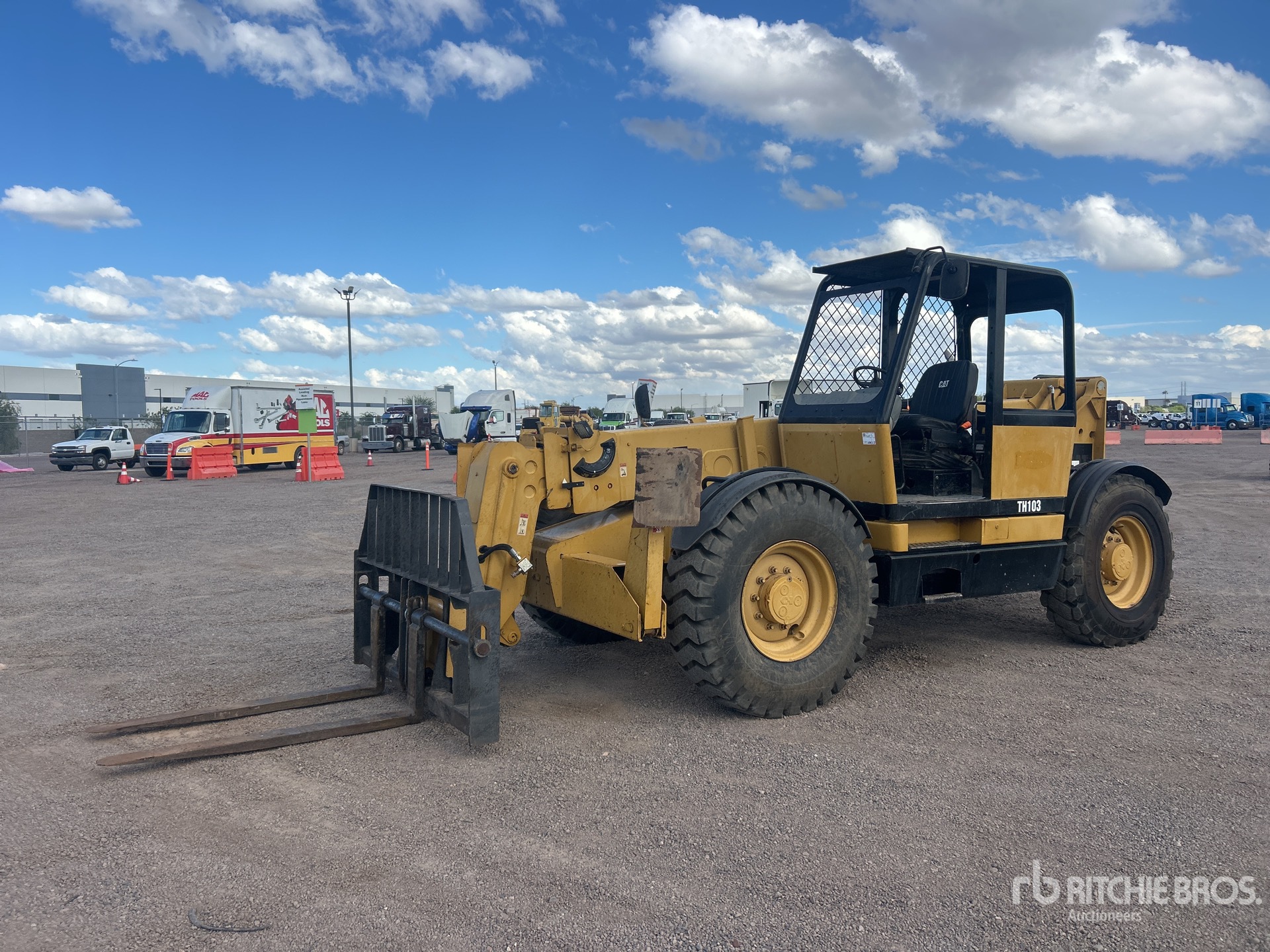 2000 Caterpillar TH103