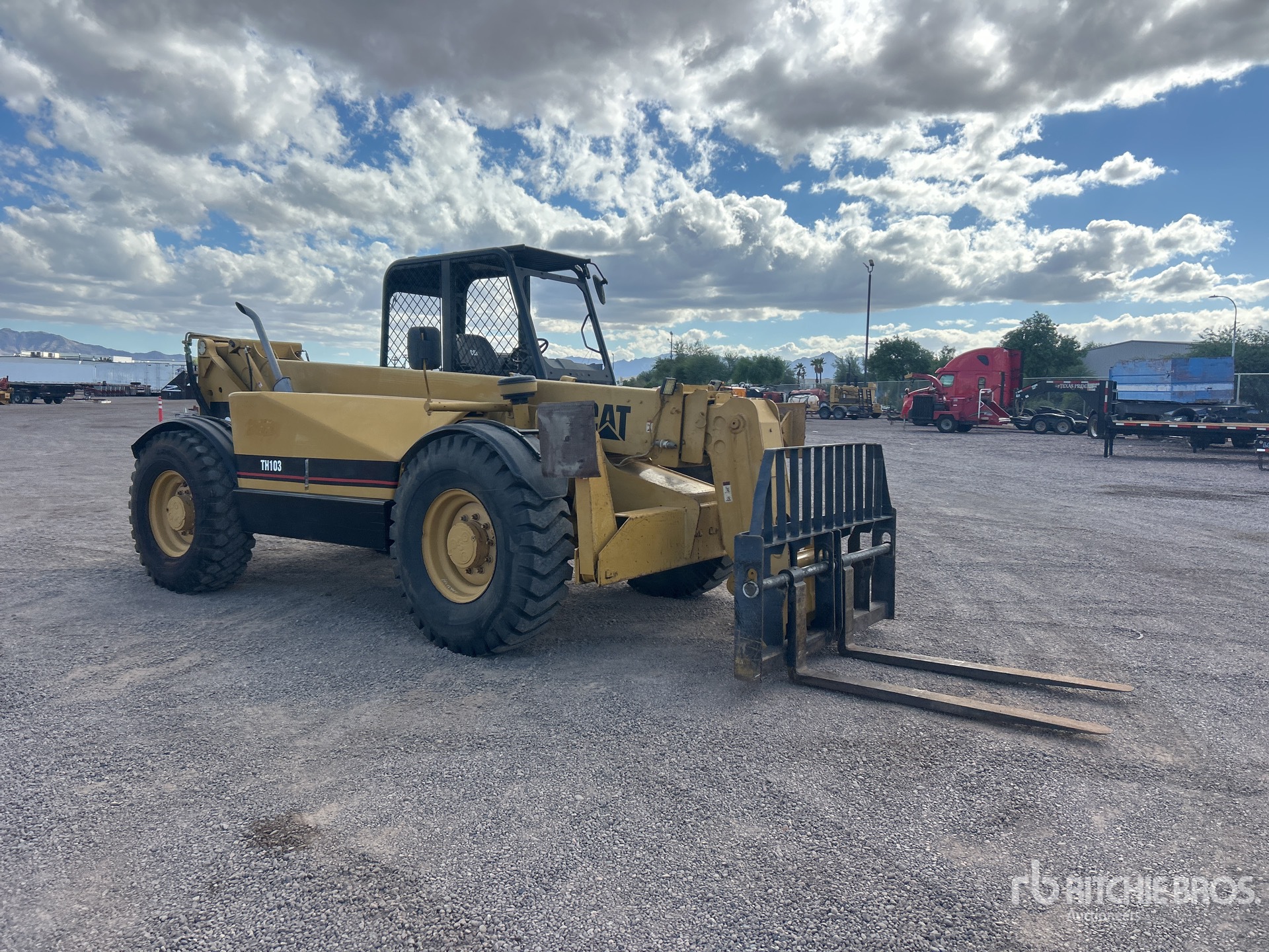 2000 Caterpillar TH103