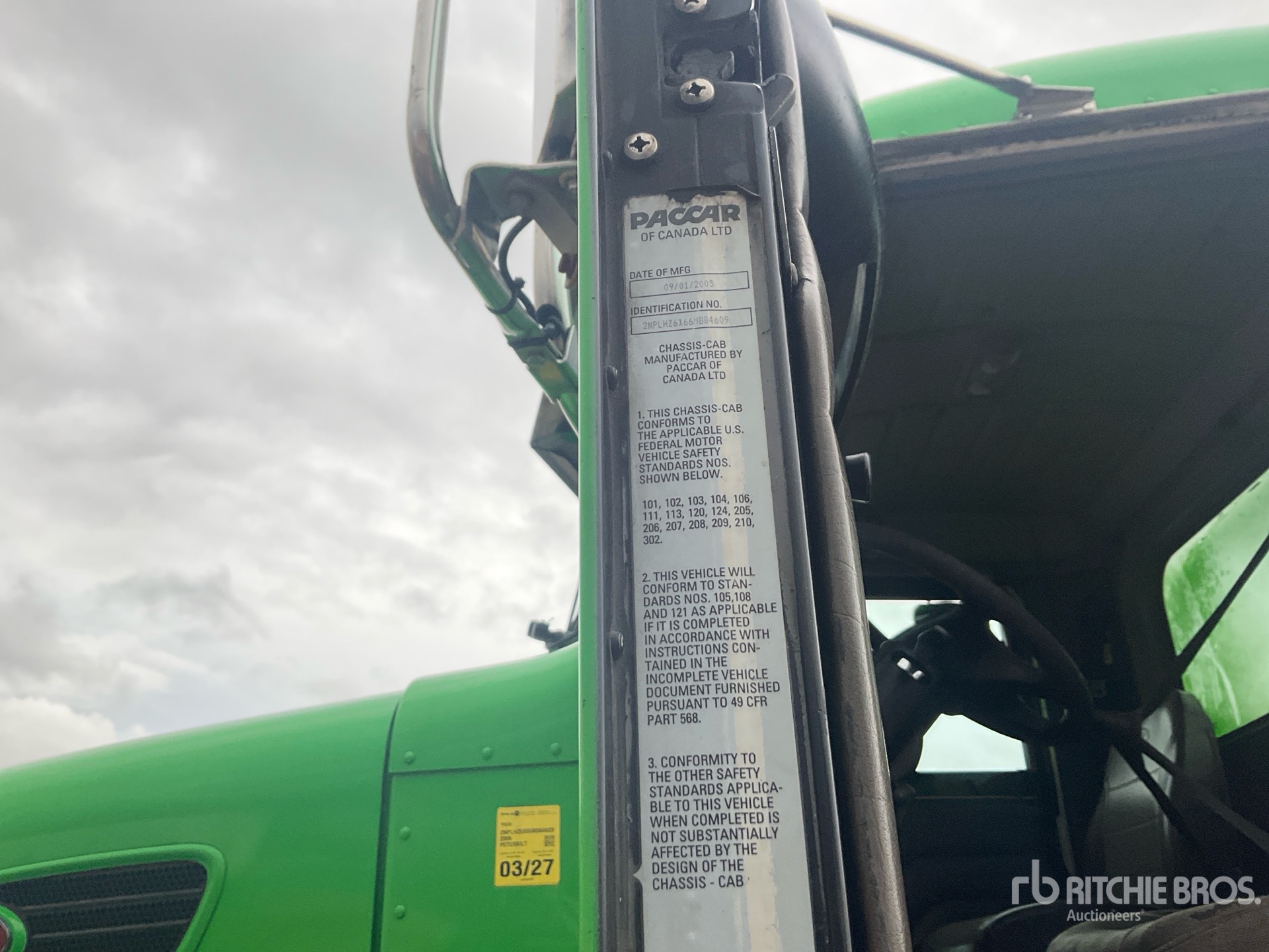 Photo of 2006 Peterbilt 335