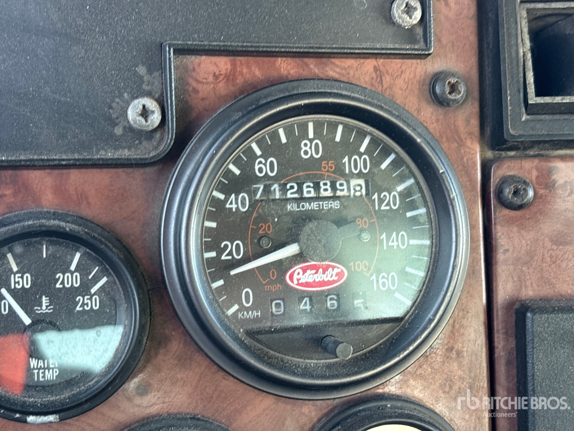 2006 Peterbilt 335