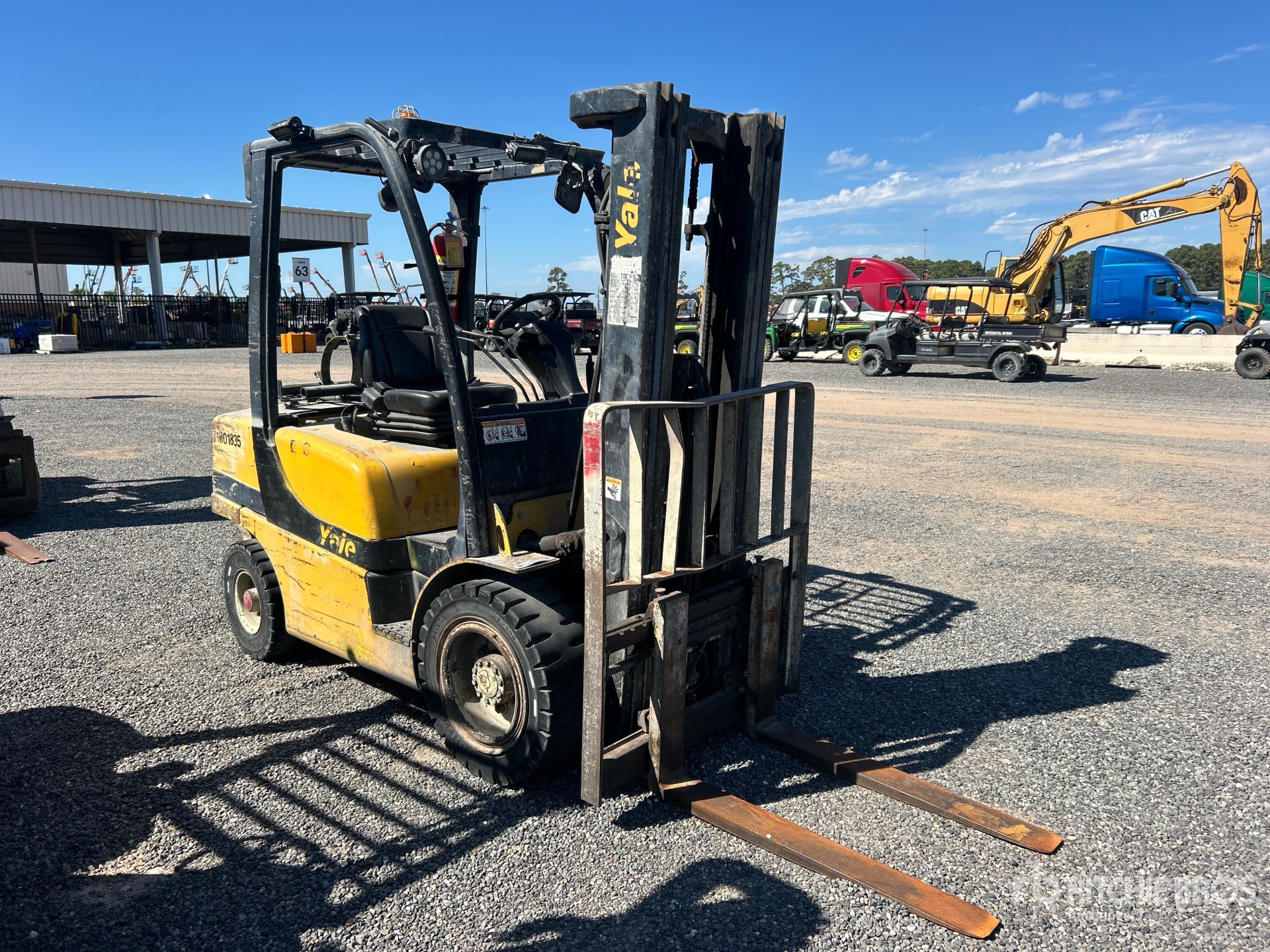 2011 Yale GLP060VXNVRE087