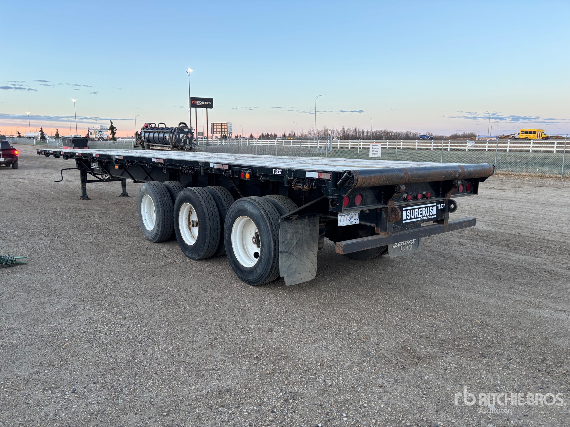 1997 Manac 48 FT TRI/A 48 FT EXTENDABLE