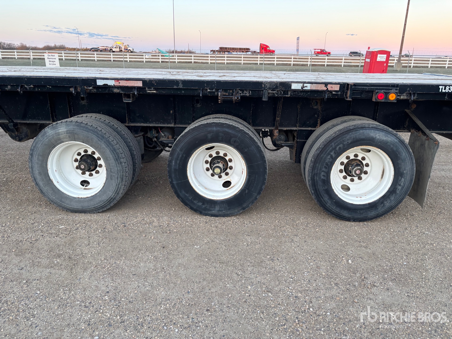 1997 Manac 48 FT TRI/A 48 FT EXTENDABLE