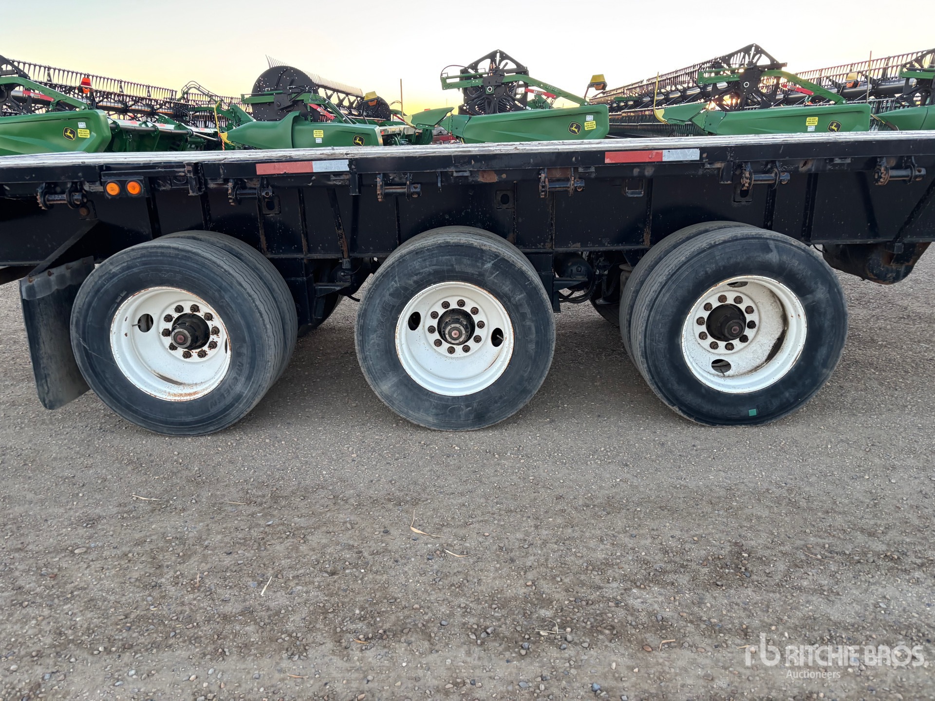 1997 Manac 48 FT TRI/A 48 FT EXTENDABLE