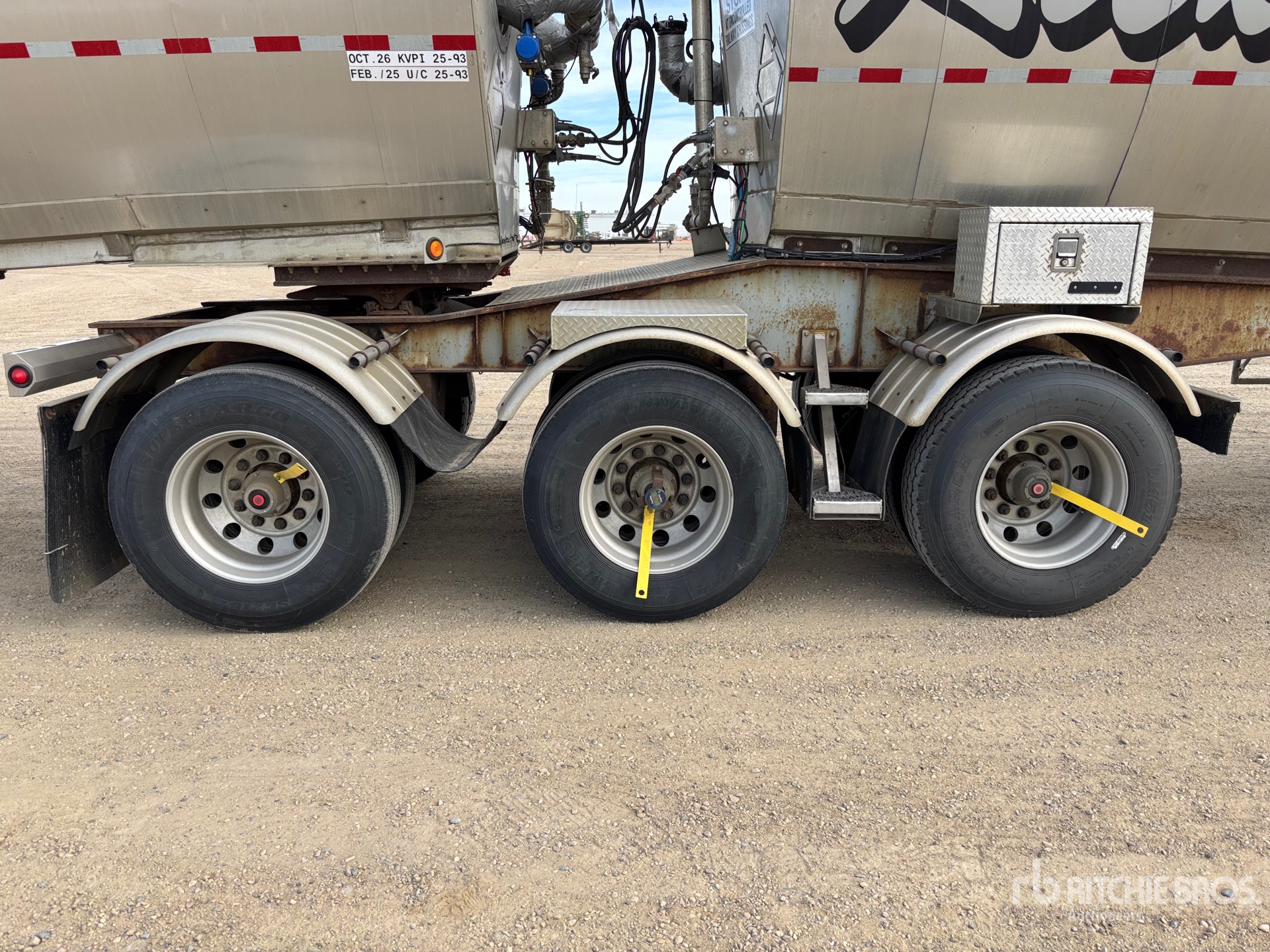 2013 Tremcar 32000 L Super B-Train Lead