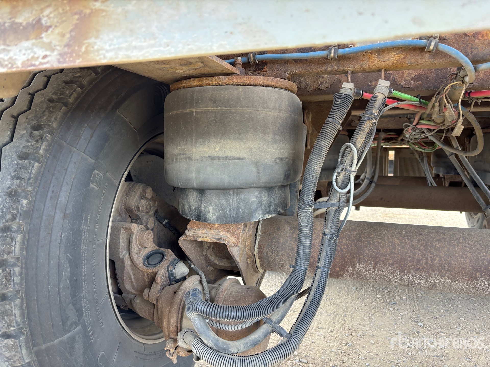 2013 Tremcar 32000 L Super B-Train Lead