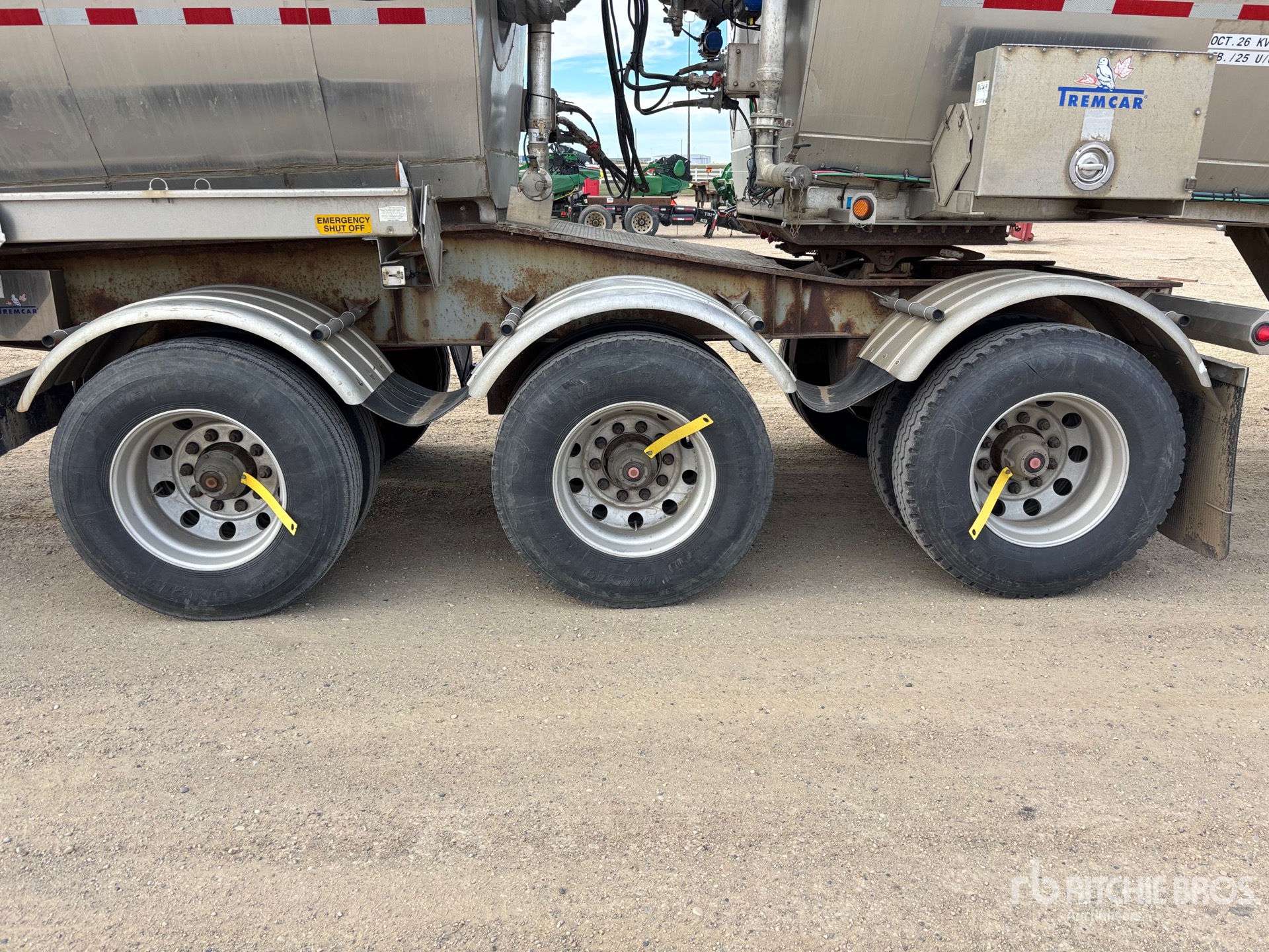 2013 Tremcar 32000 L Super B-Train Lead