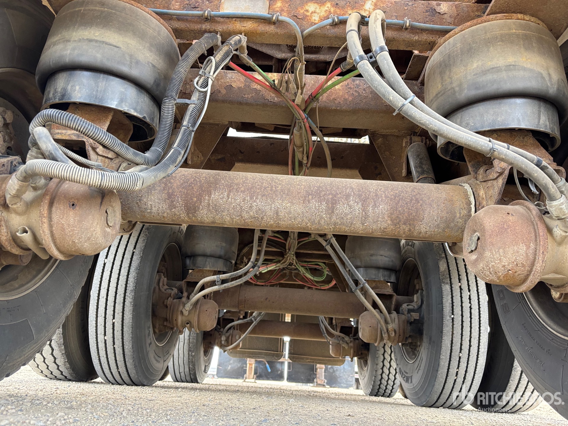 2013 Tremcar 32000 L Super B-Train Lead
