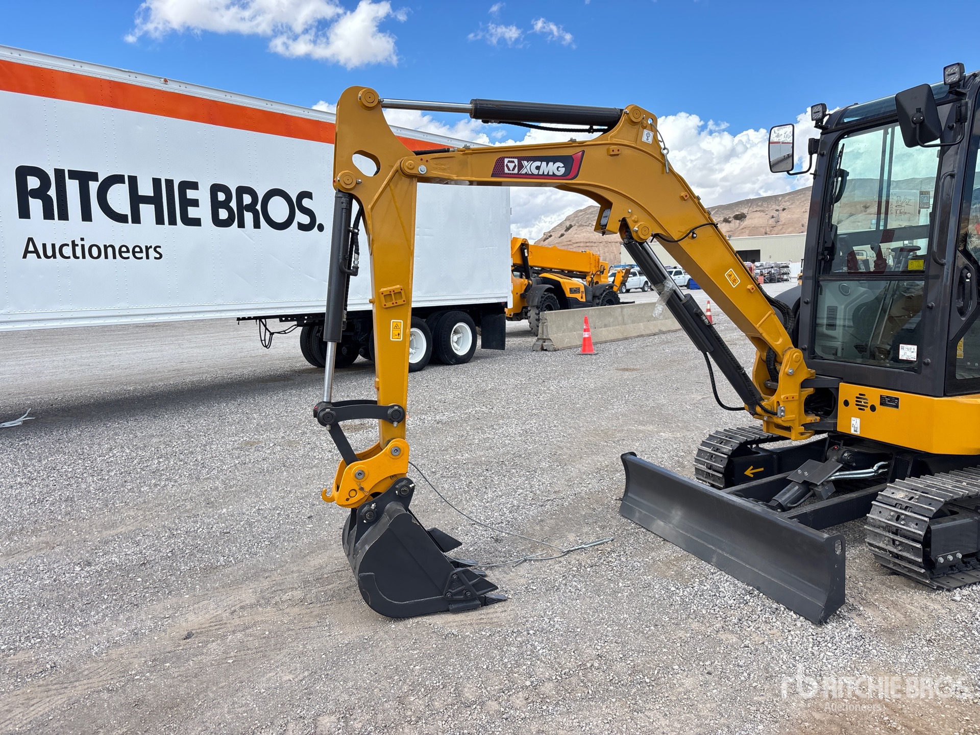 2025 XCMG XE35U