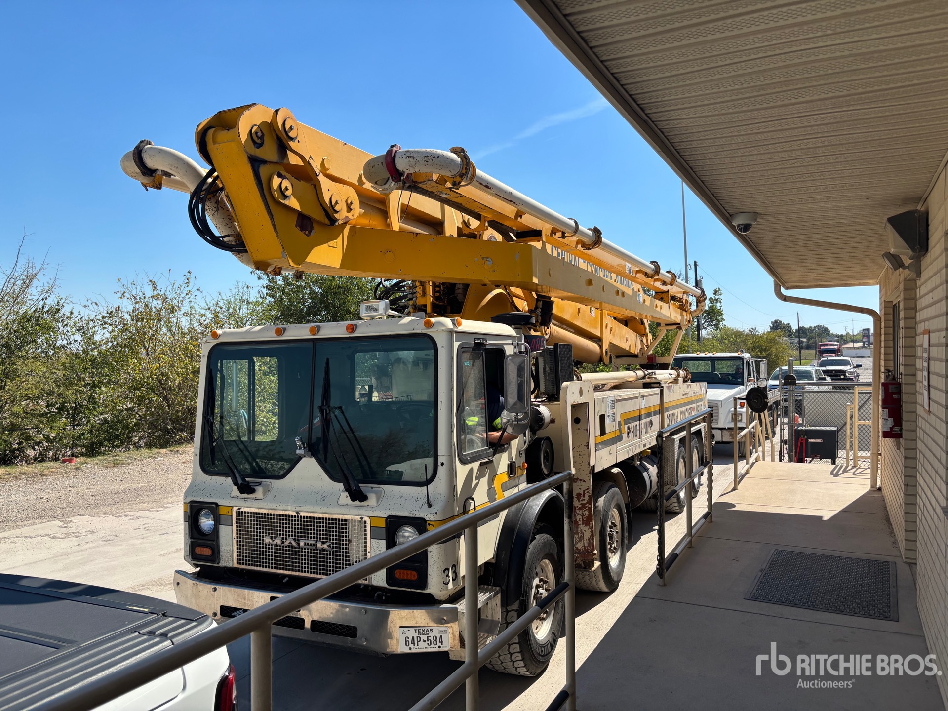 Photo of 2002 Mack MR688S