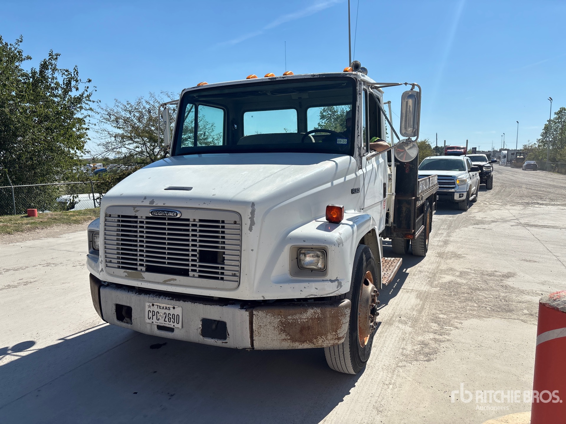 Photo of 2000 Freightliner FL 60
