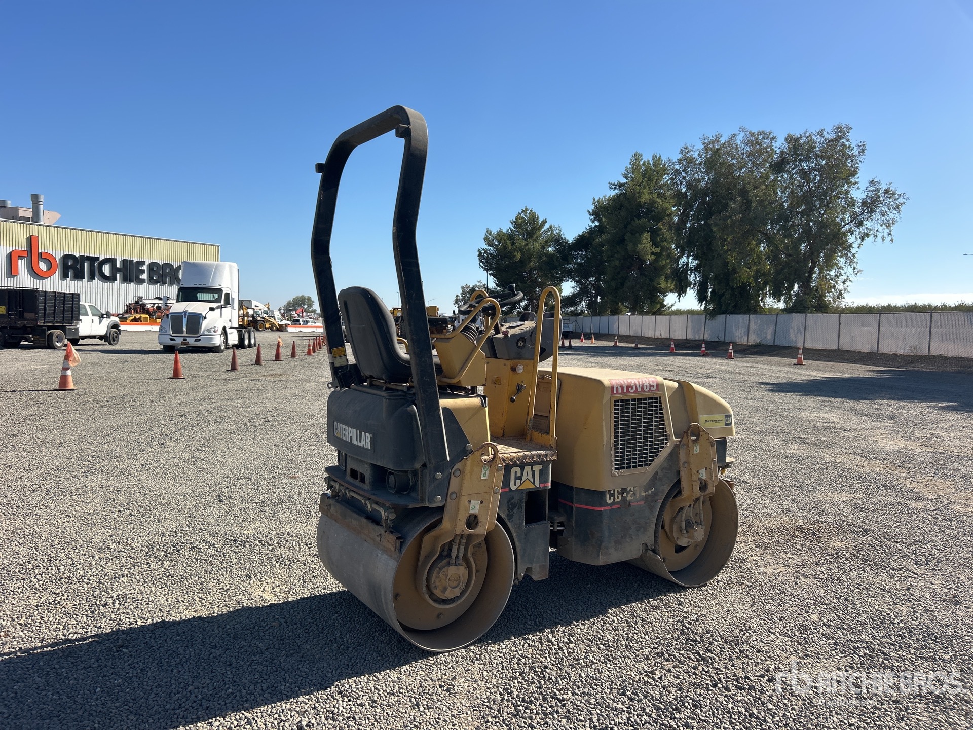 2005 Caterpillar CB-214E