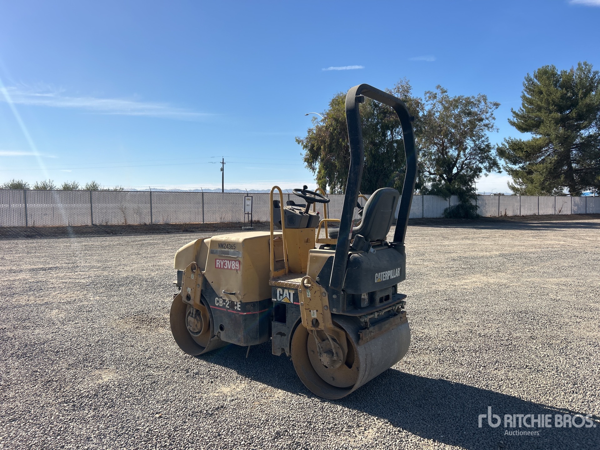 2005 Caterpillar CB-214E