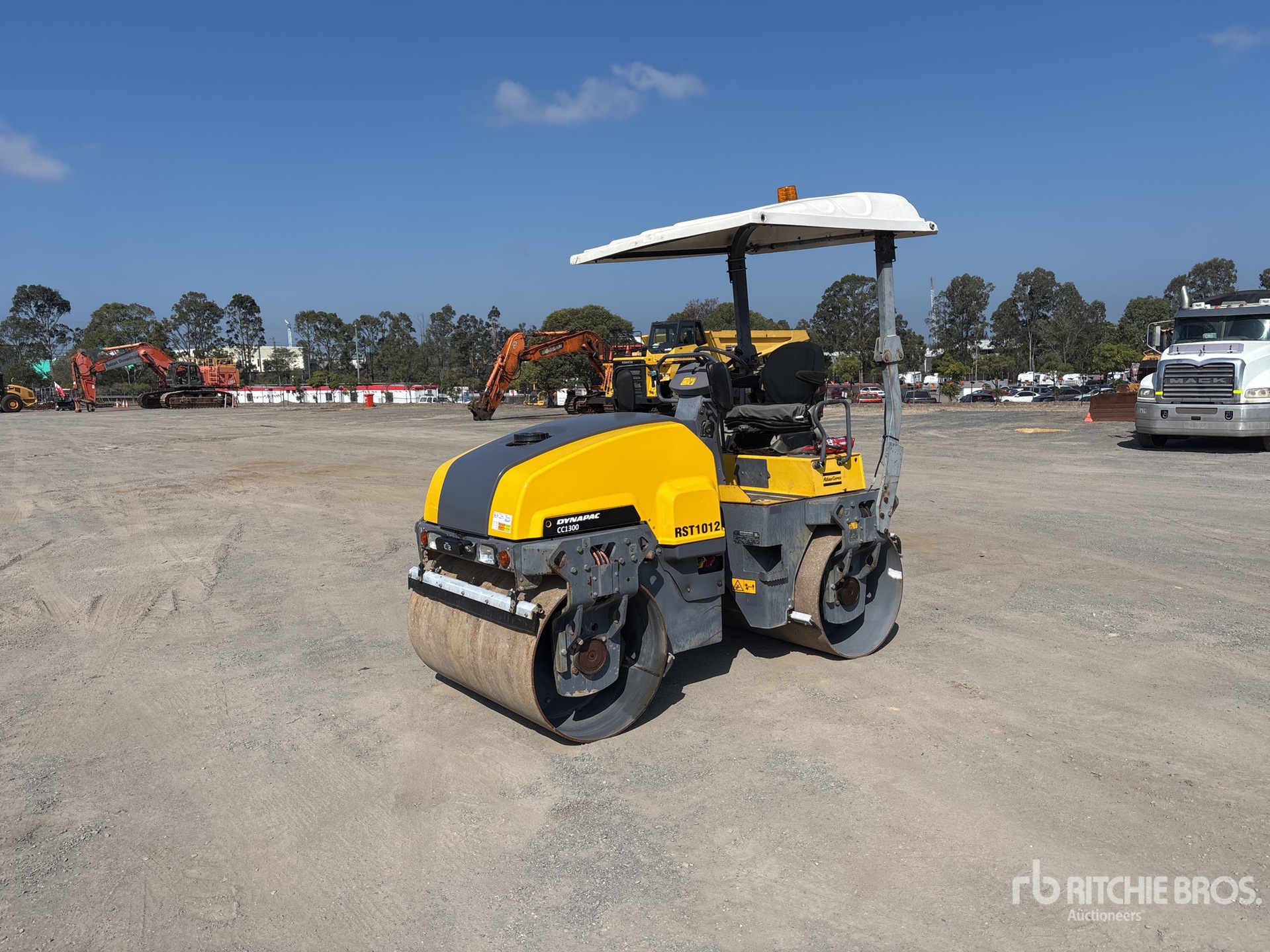 2017 Dynapac CC1300