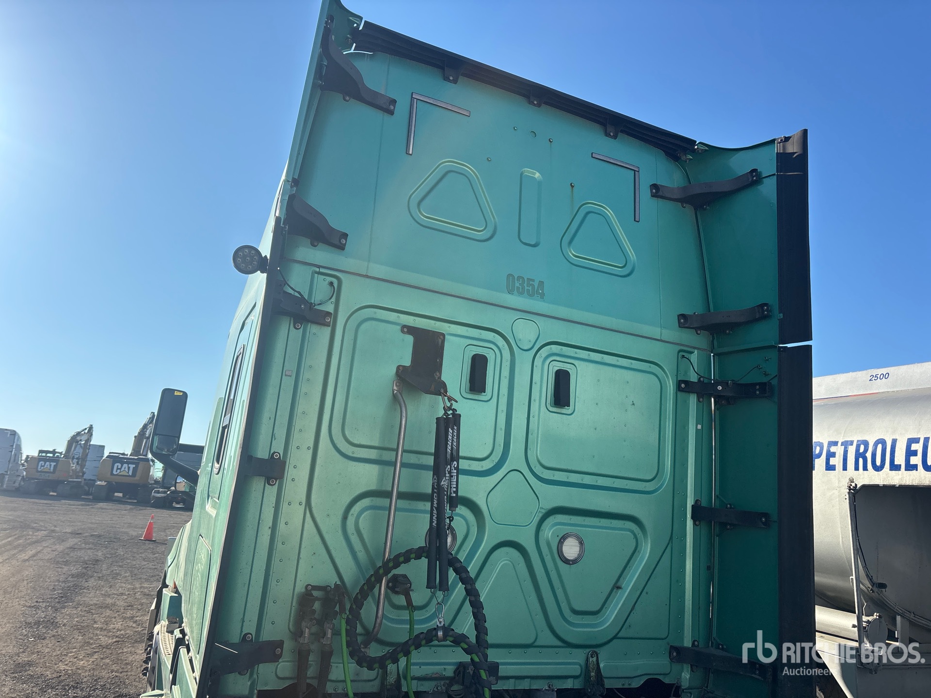 2019 Freightliner CASCADIA 126