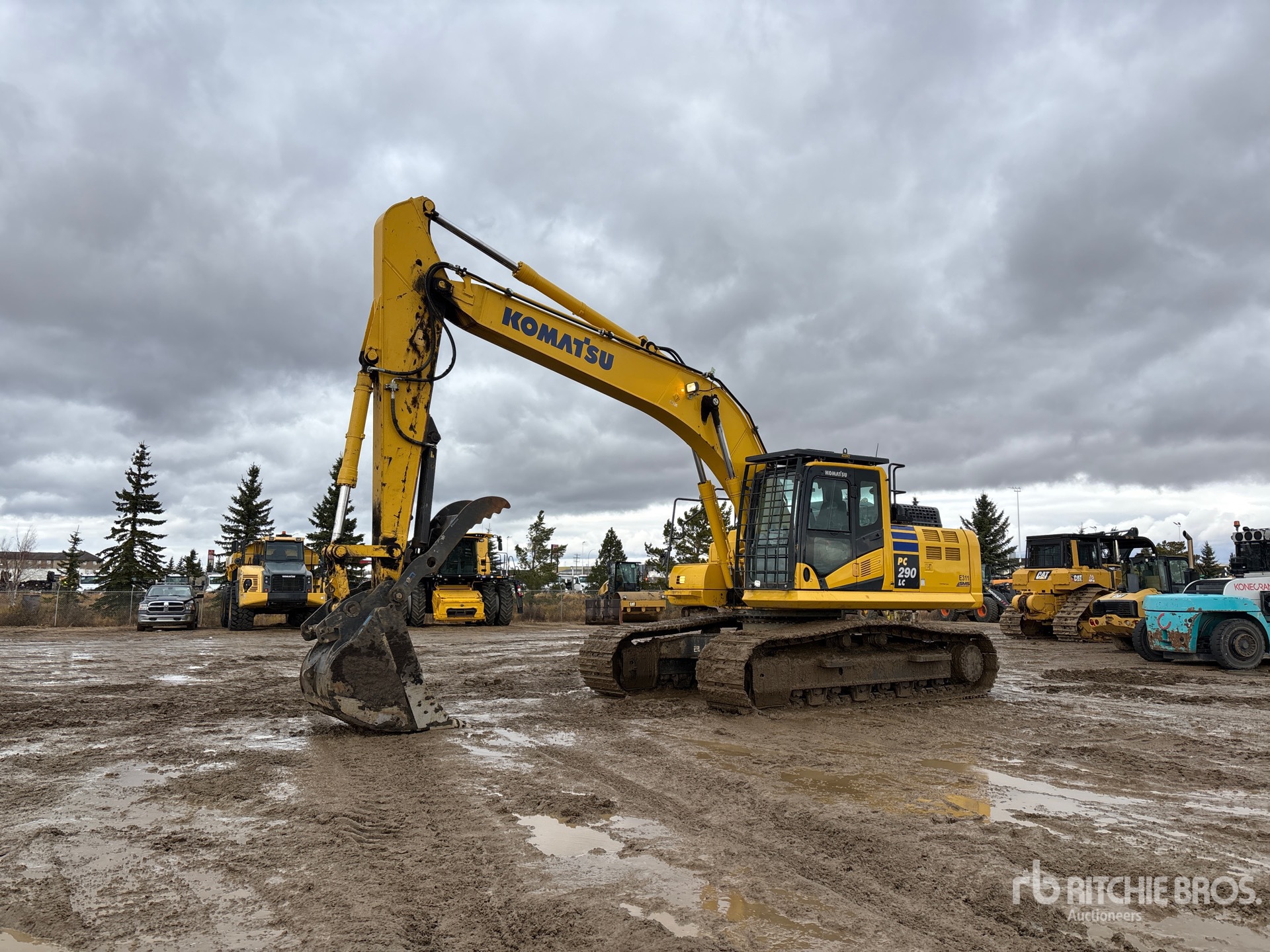 2022 Komatsu PC290LC-11