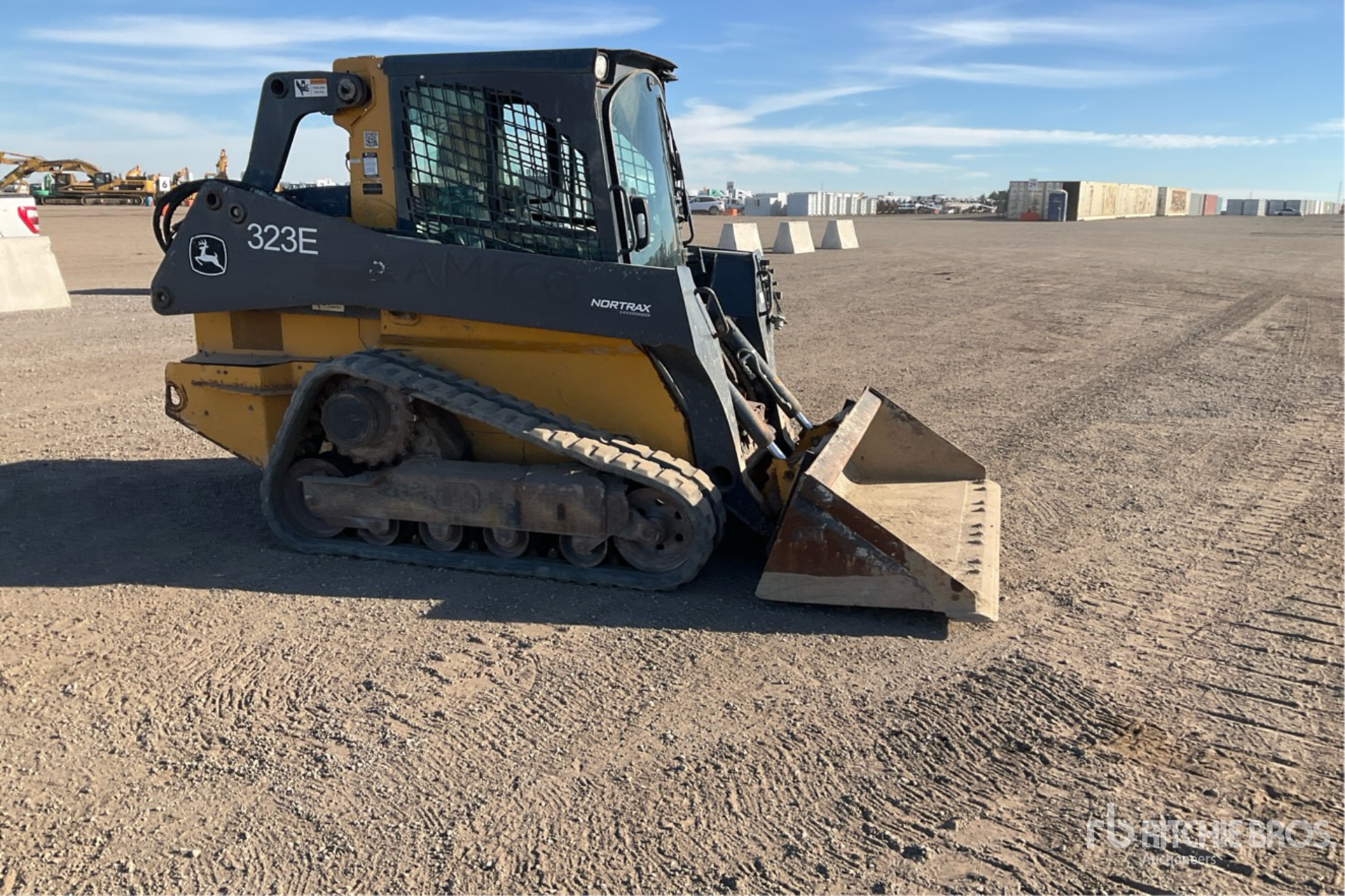 2016 John Deere 323E
