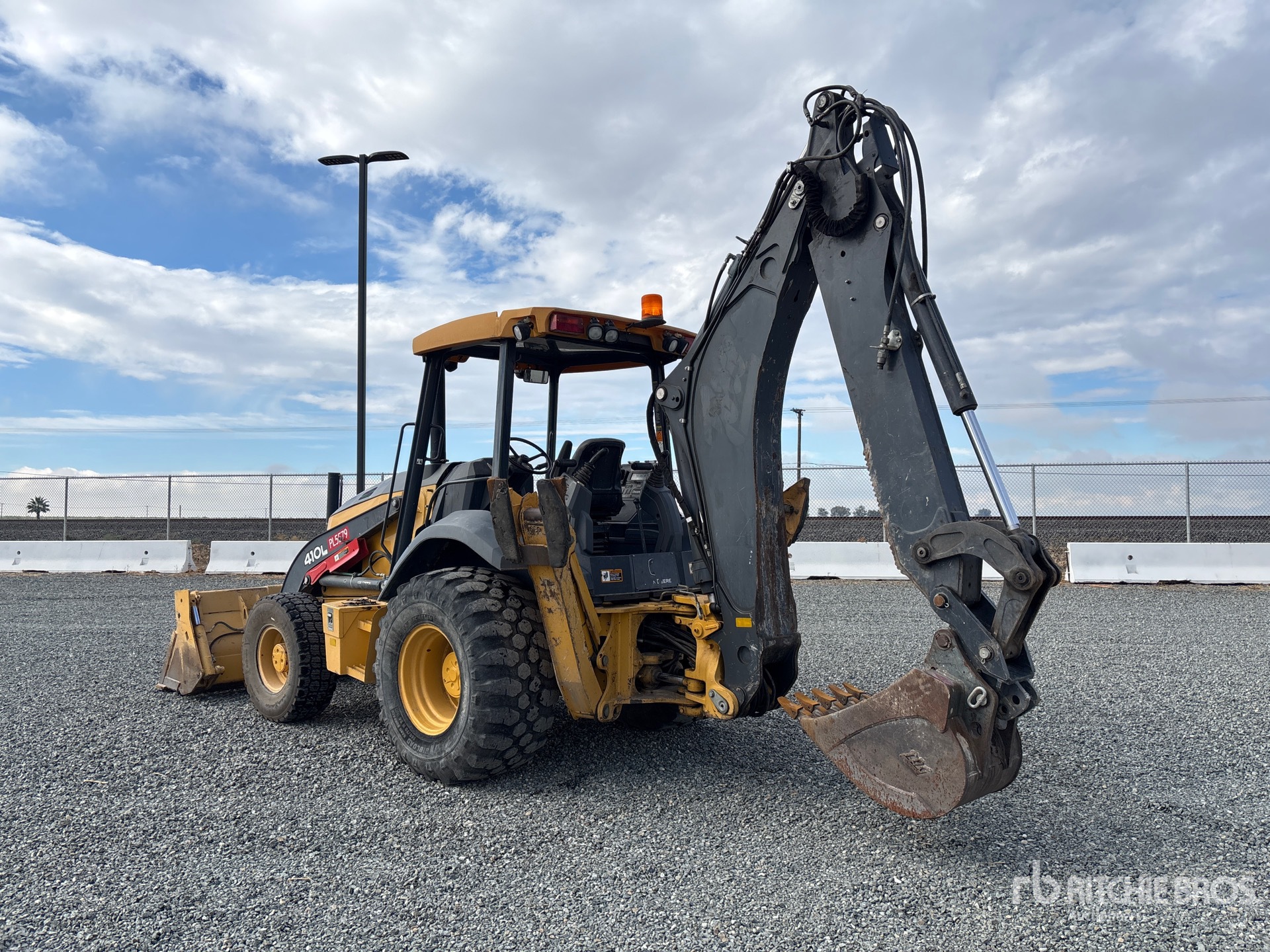 2019 John Deere 410L