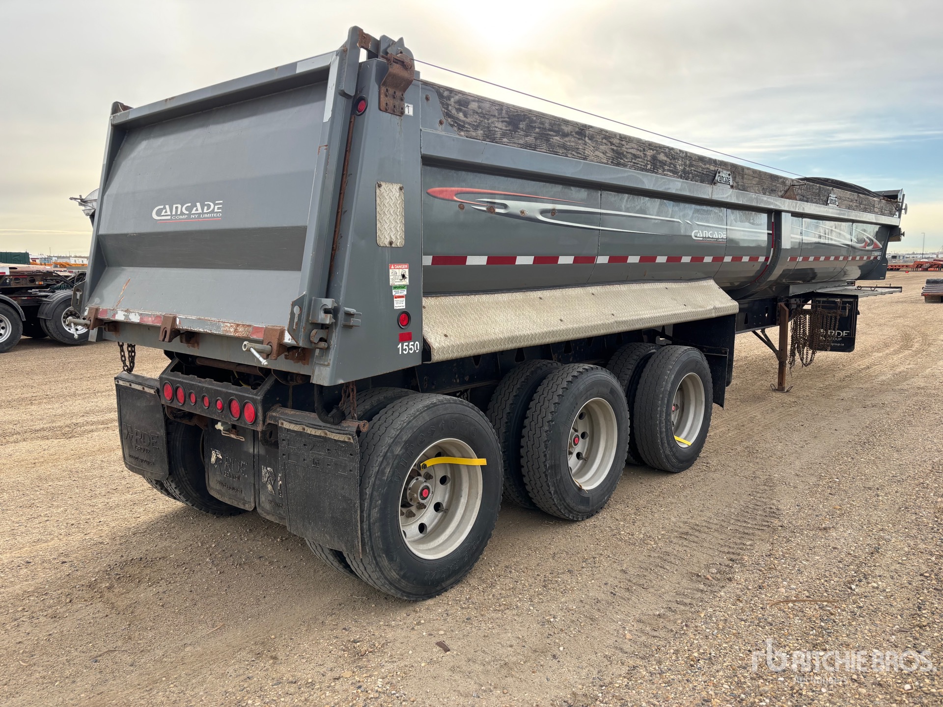 2017 Cancade 38 FT TRI/A