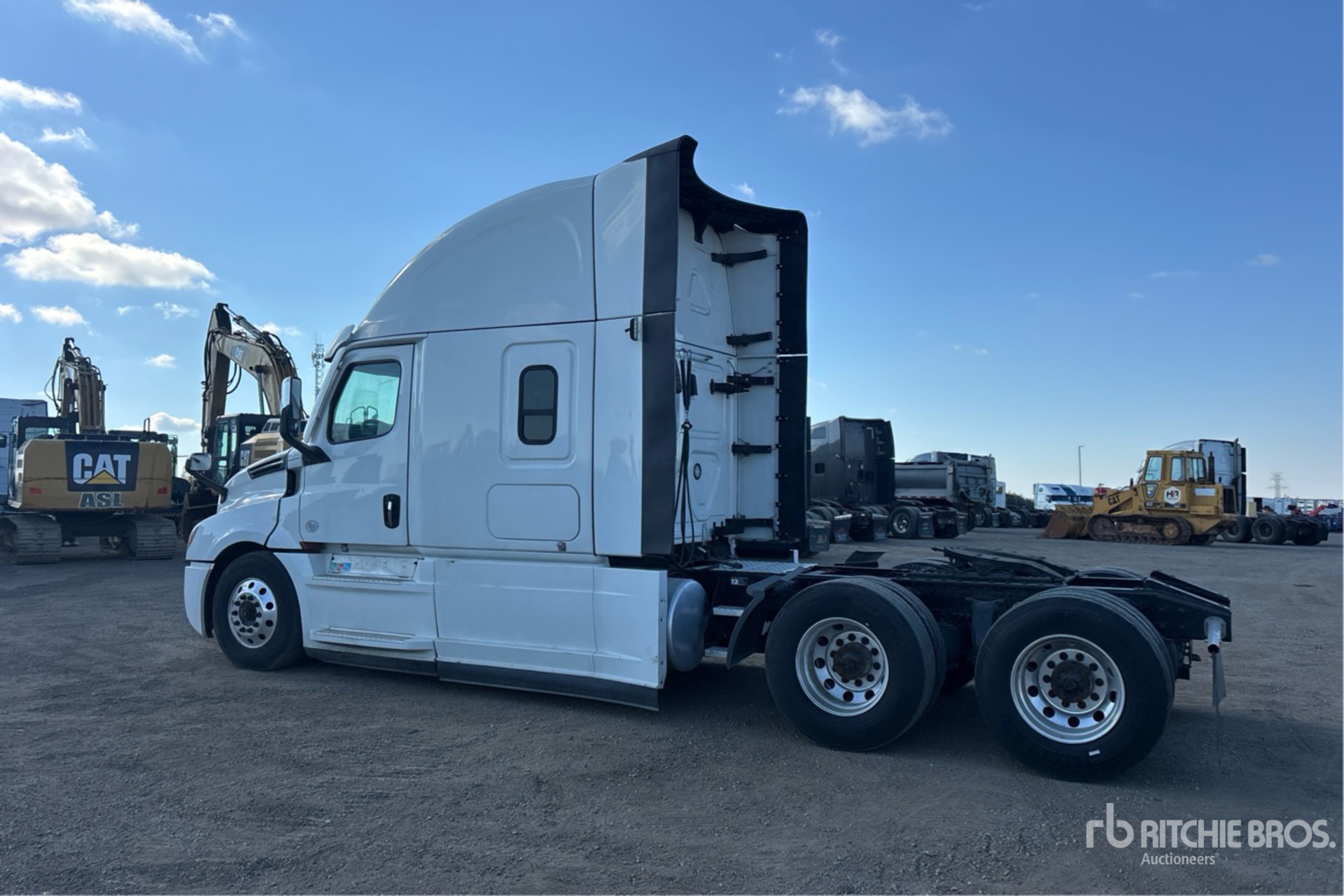 2022 Freightliner CASCADIA 126