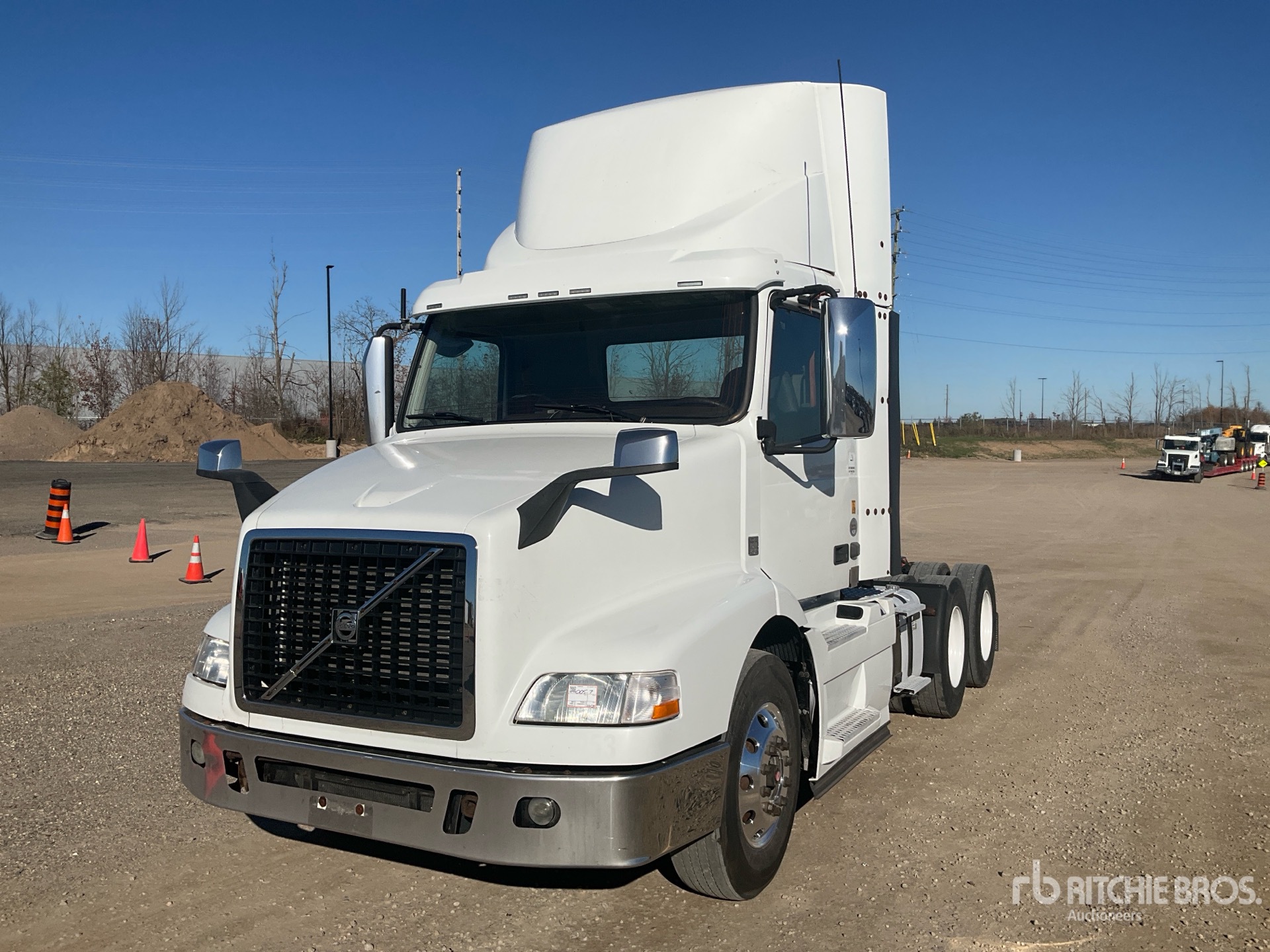 2017 Volvo VNM