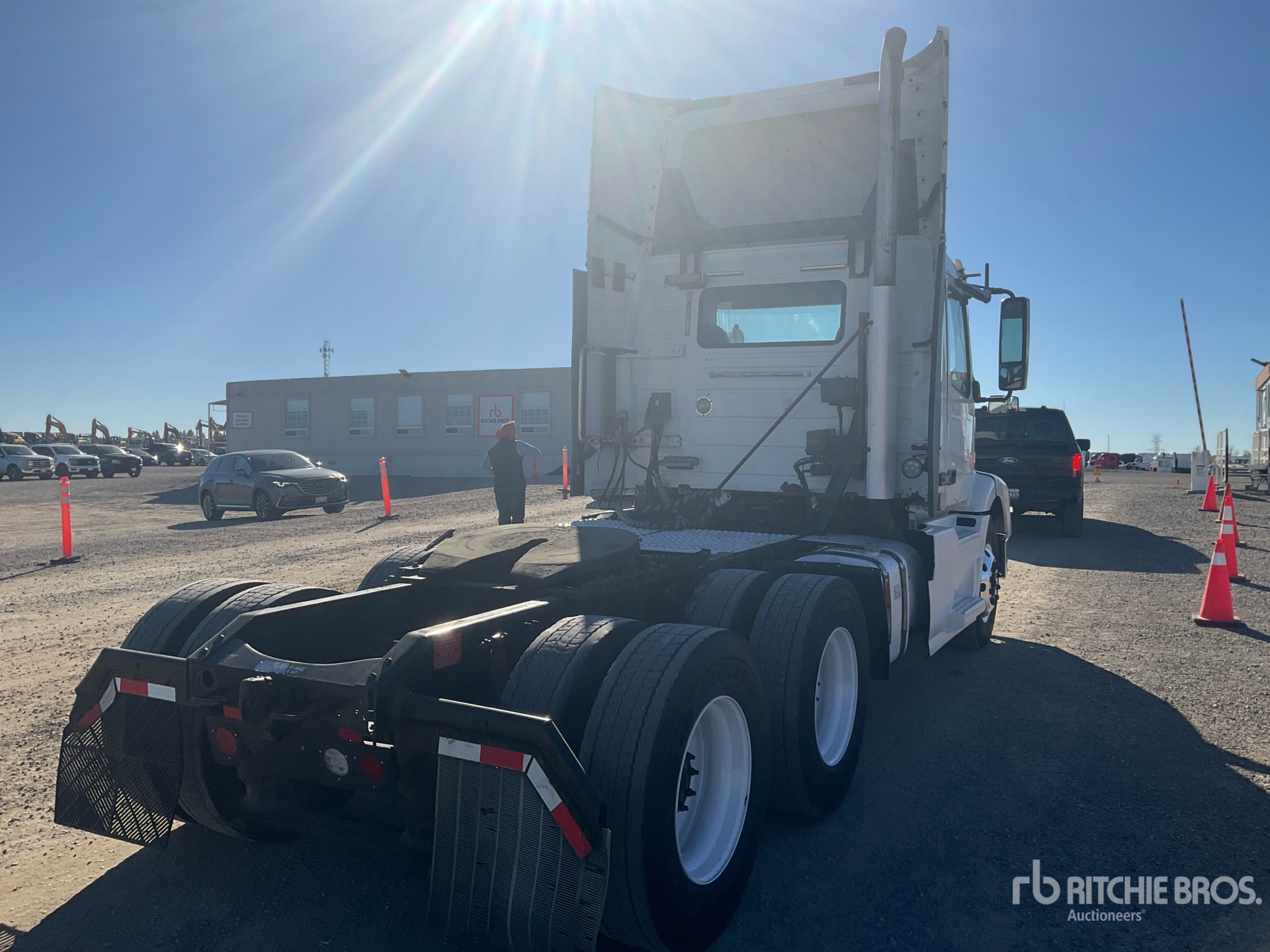 2017 Volvo VNM