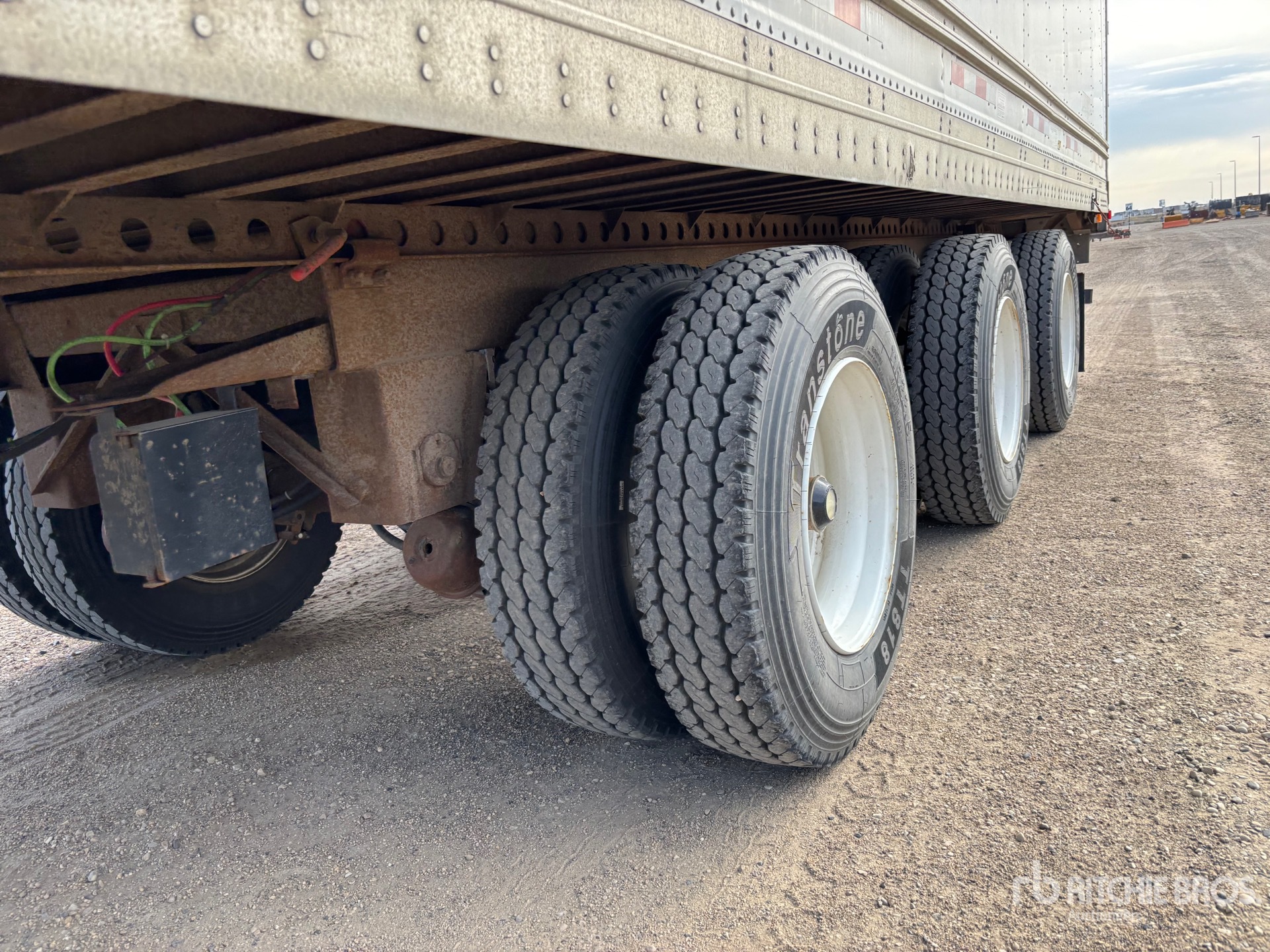 2004 Manac 53 FT X 102 IN TRI/A
