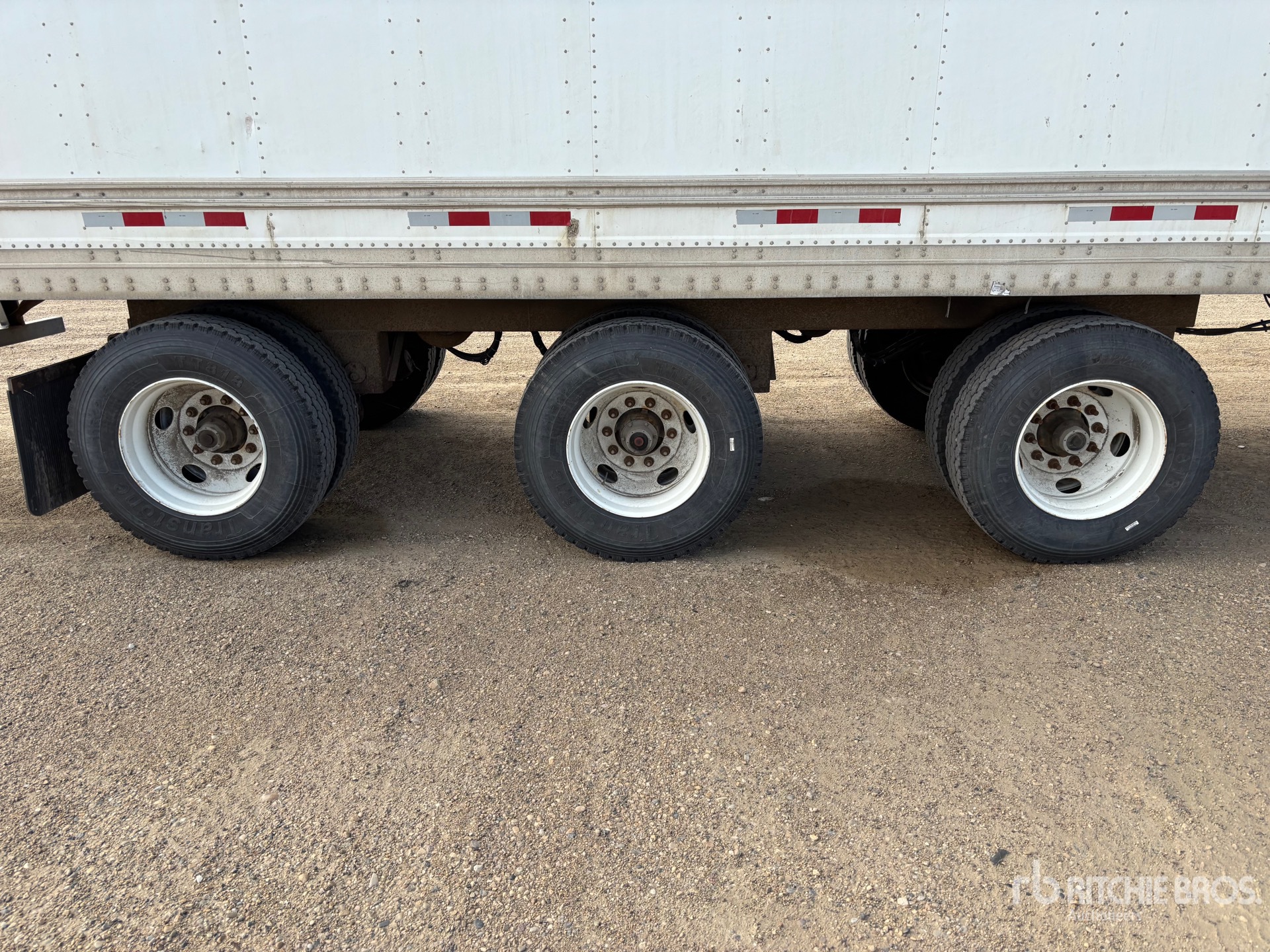2004 Manac 53 FT X 102 IN TRI/A