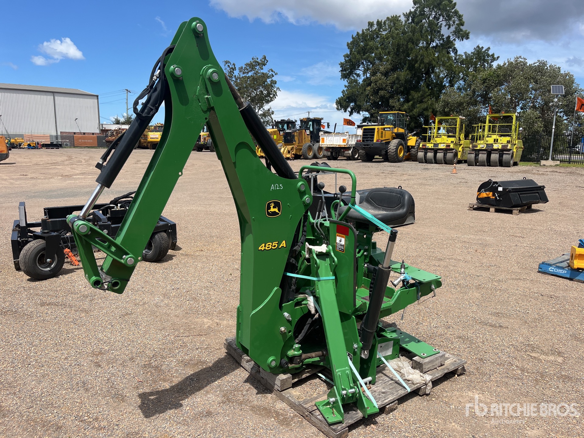 Photo of John Deere 485A