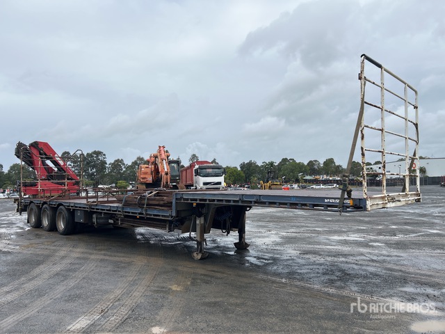 2004 MaxiTrans Step Deck Trailer