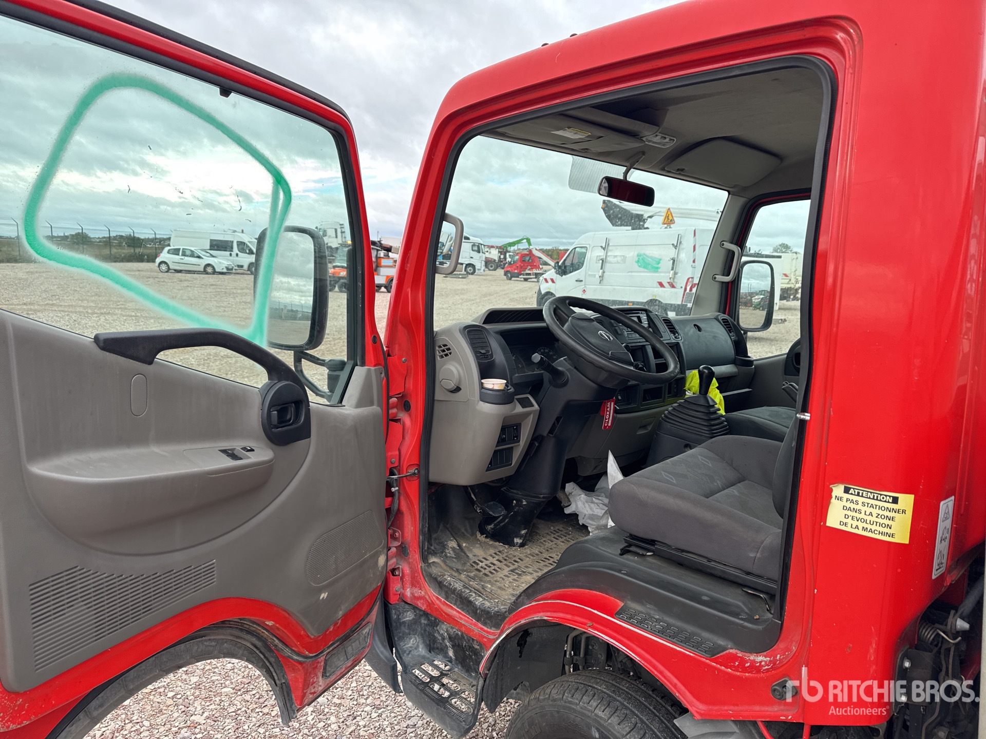 Nissan CABSTAR NT400 3