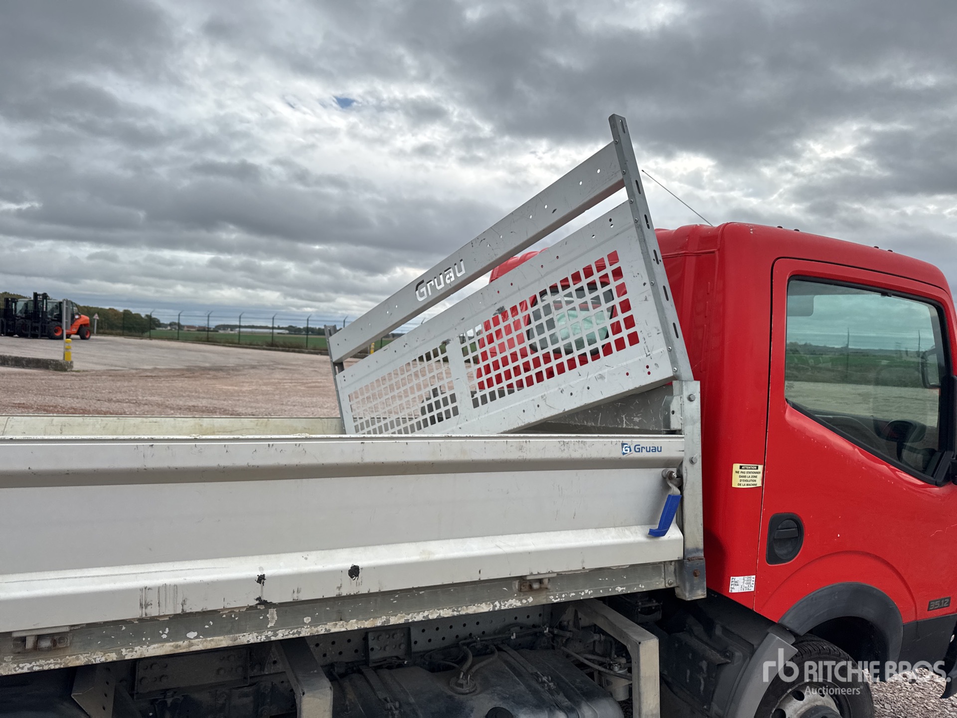 Nissan CABSTAR NT400 3