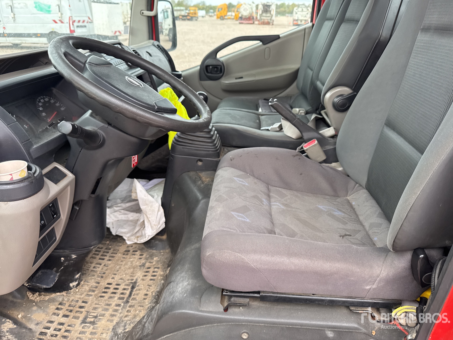 Nissan CABSTAR NT400 3