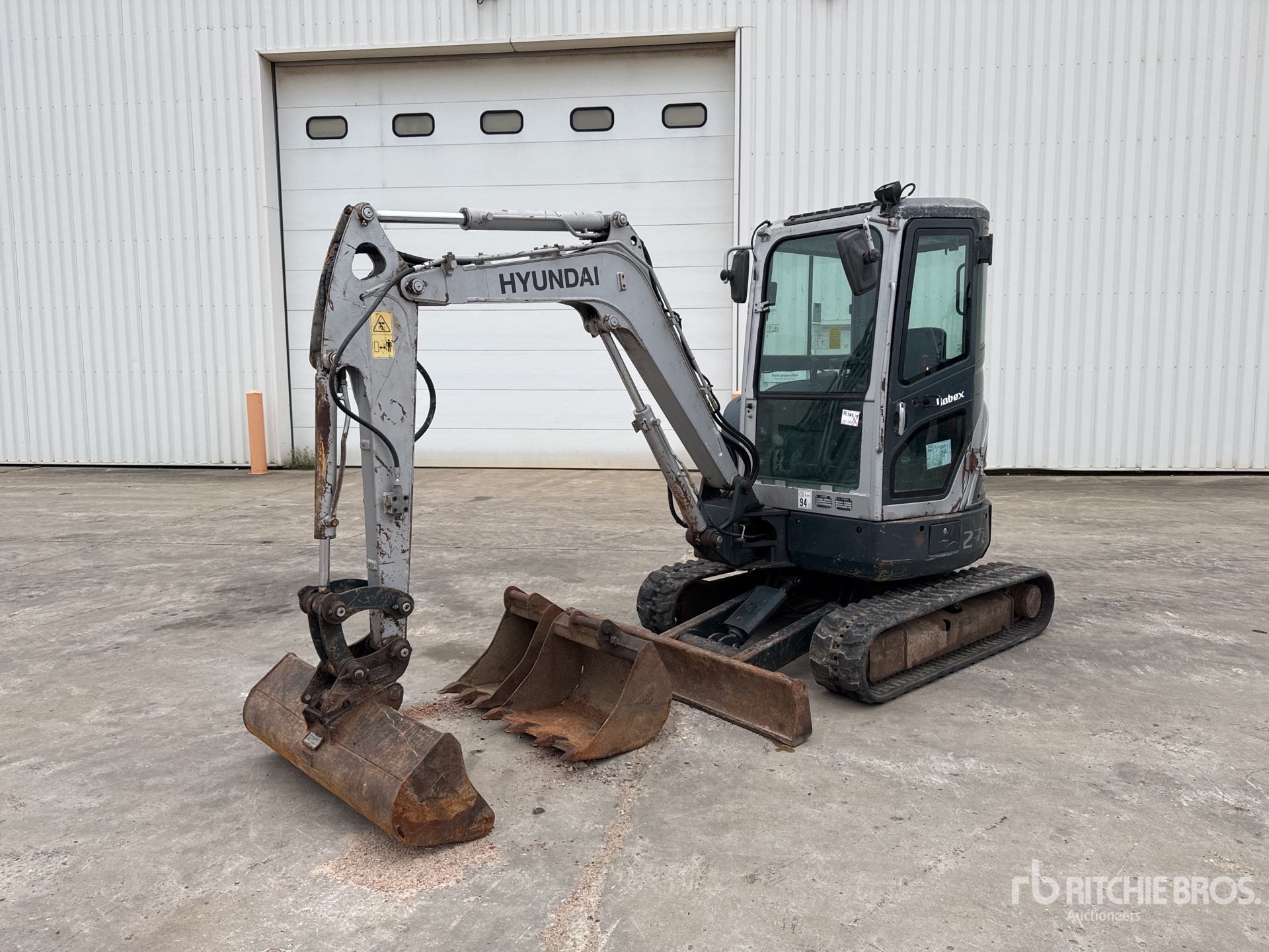 Photo of 2012 Hyundai ROBEX 27Z-9