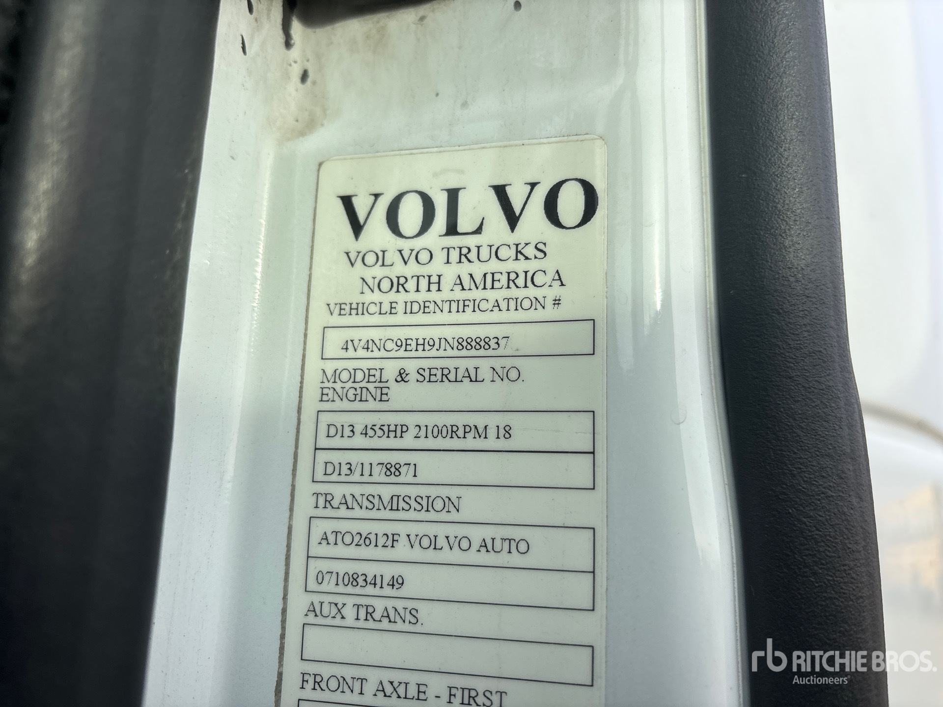 2018 Volvo VNL64