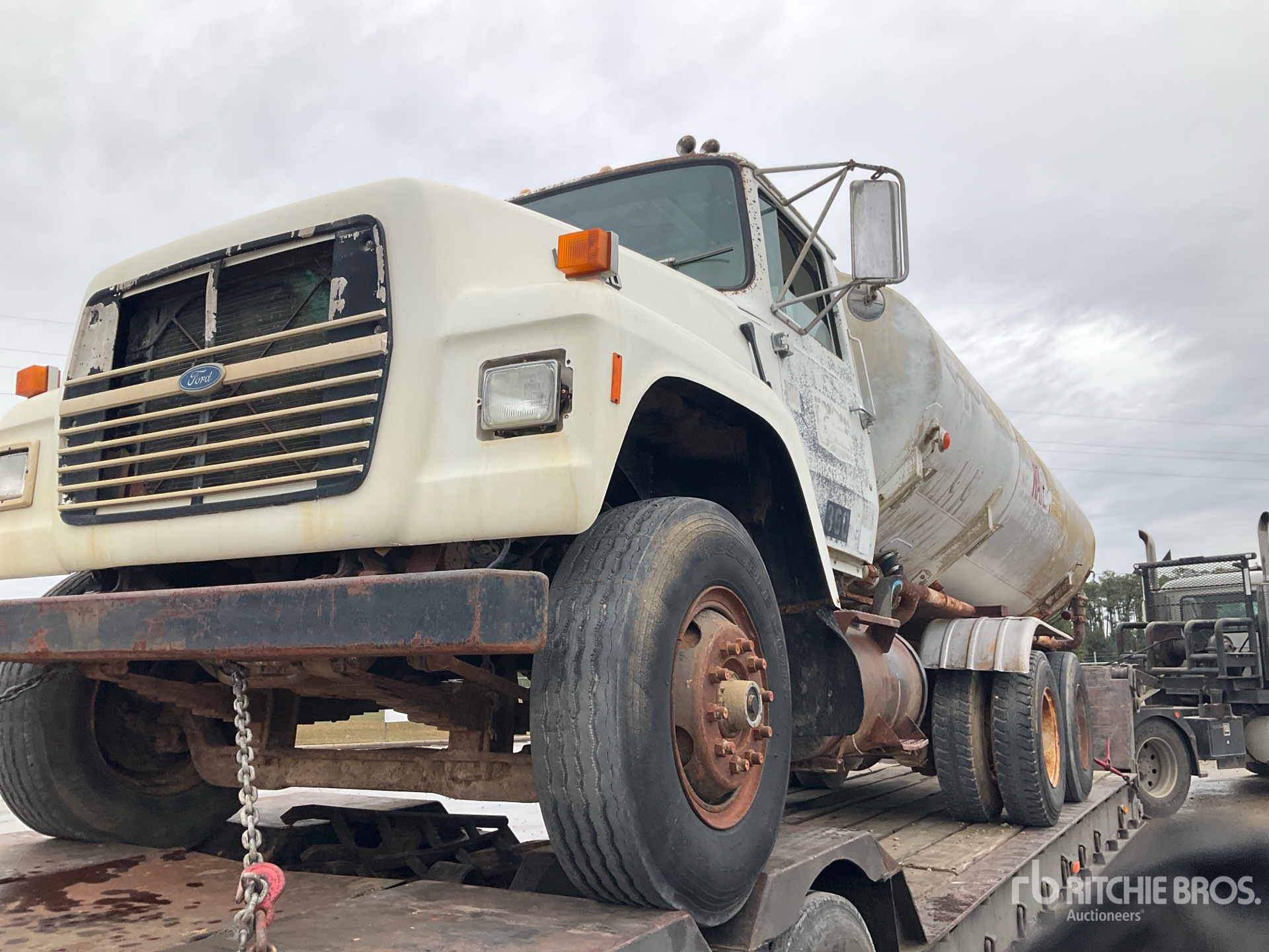 1988 Ford L8000