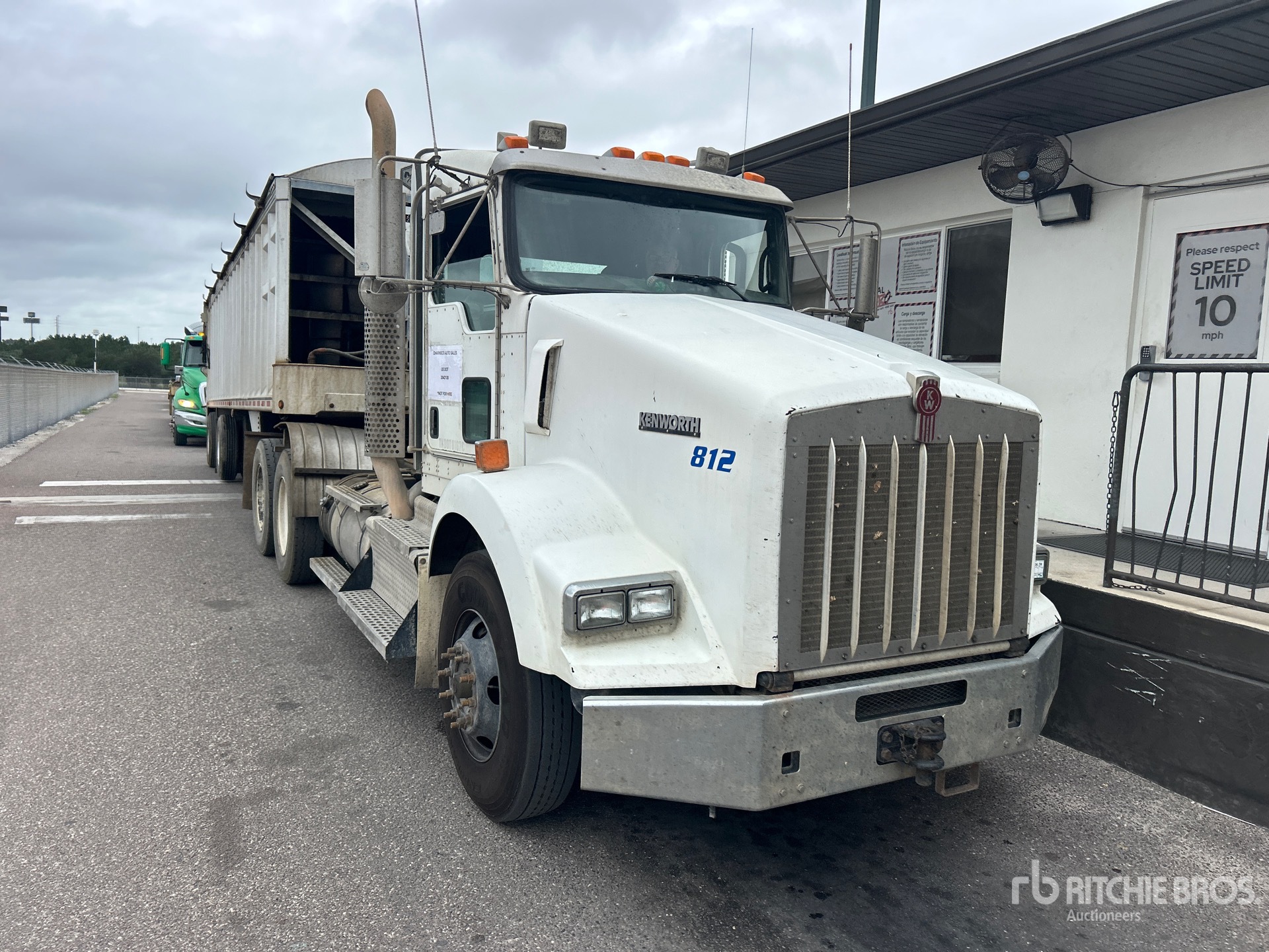 Photo of 2014 Kenworth T800