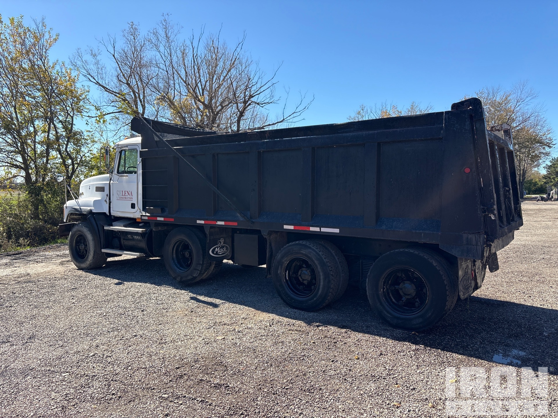 1996 Mack 700
