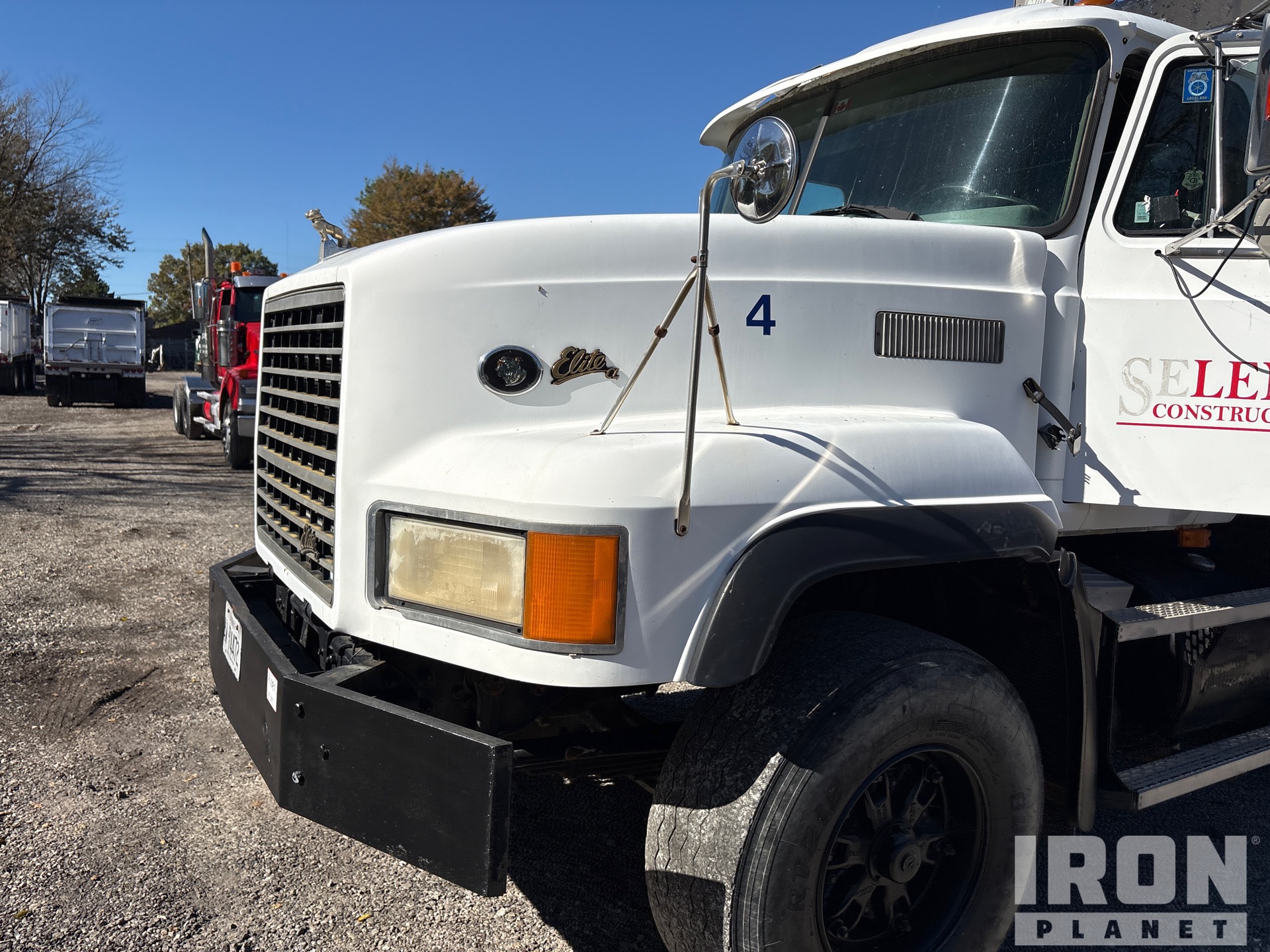 1996 Mack 700