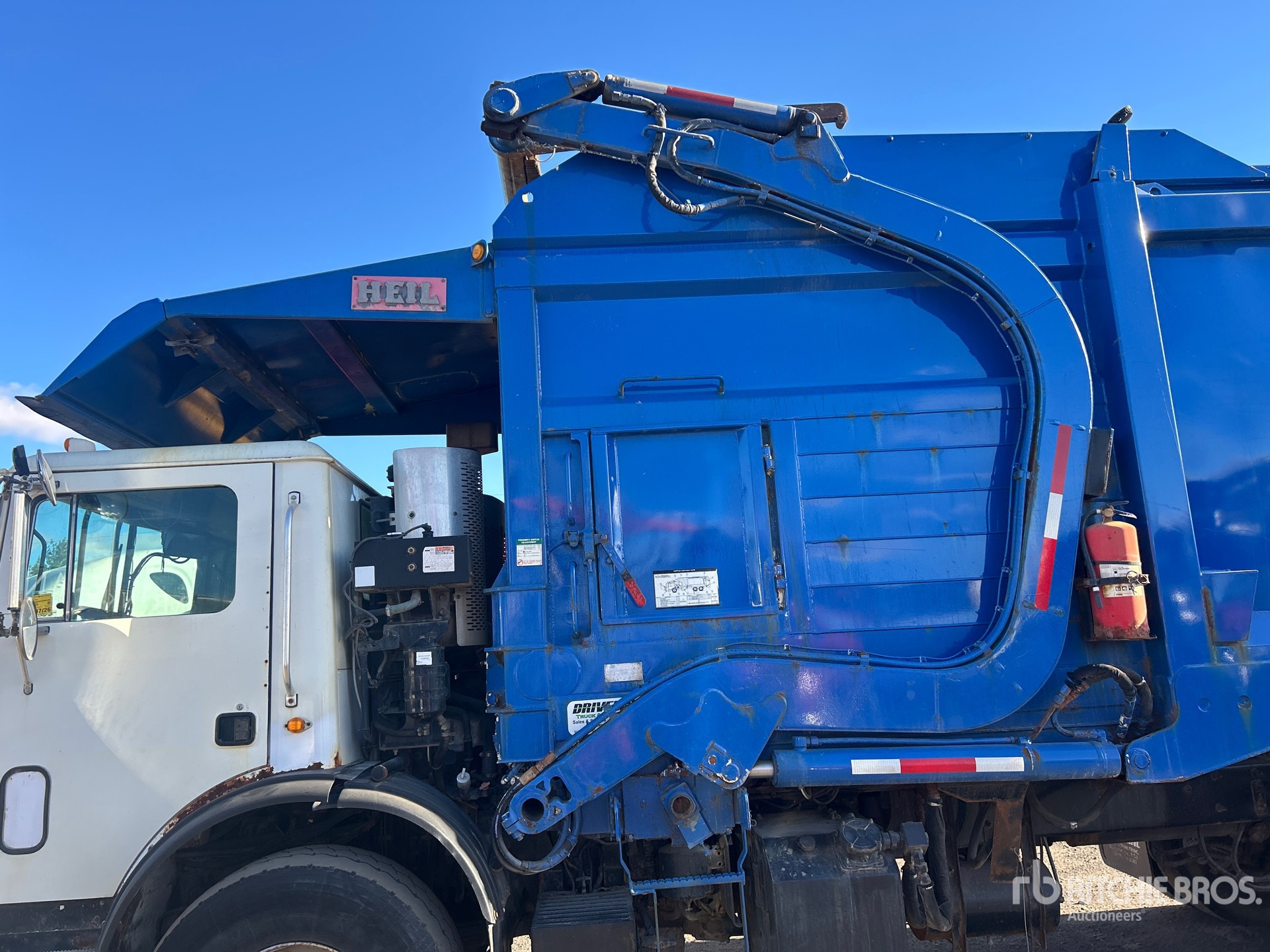 2016 Mack MRU613