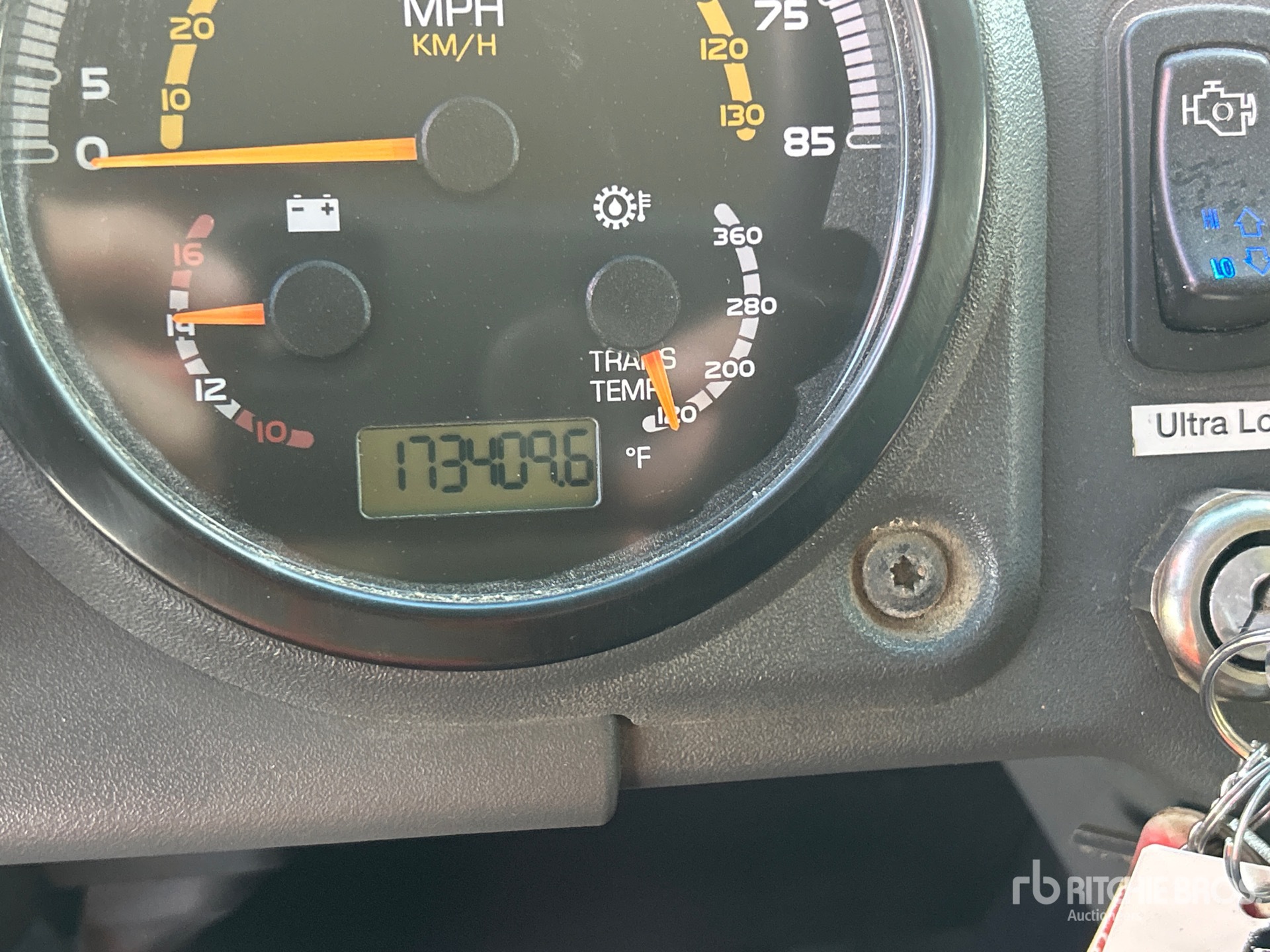 2016 Mack MRU613