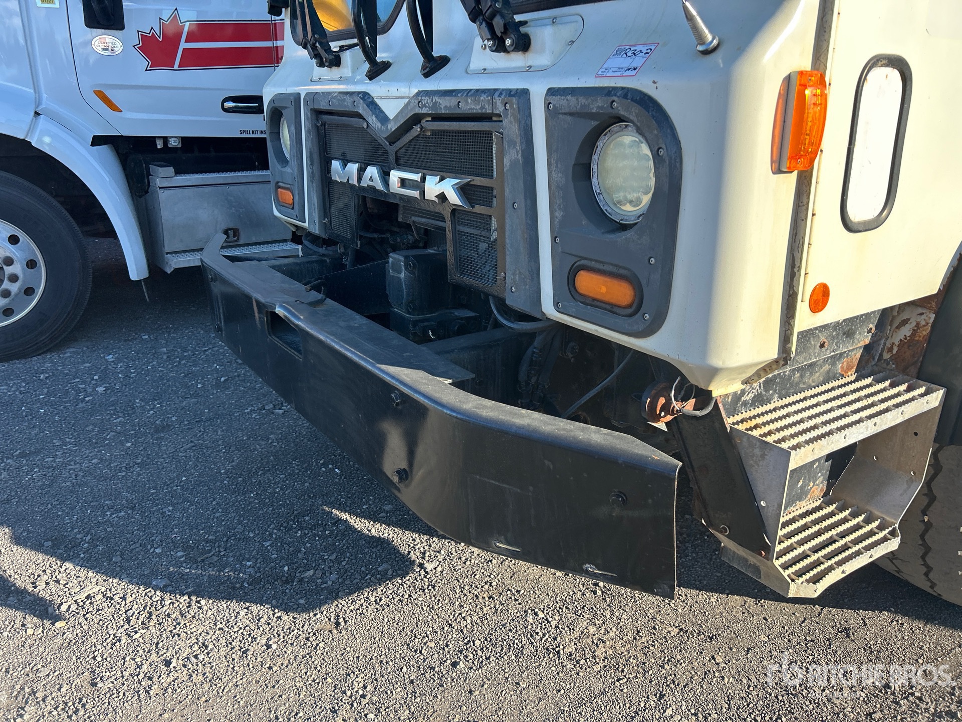 2016 Mack MRU613
