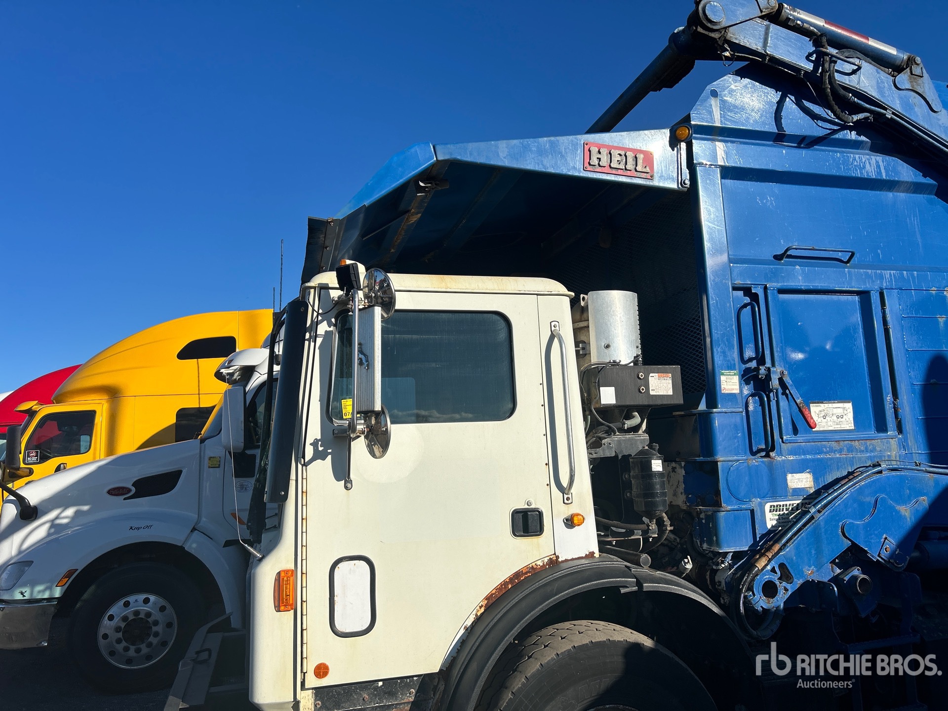 2016 Mack MRU613