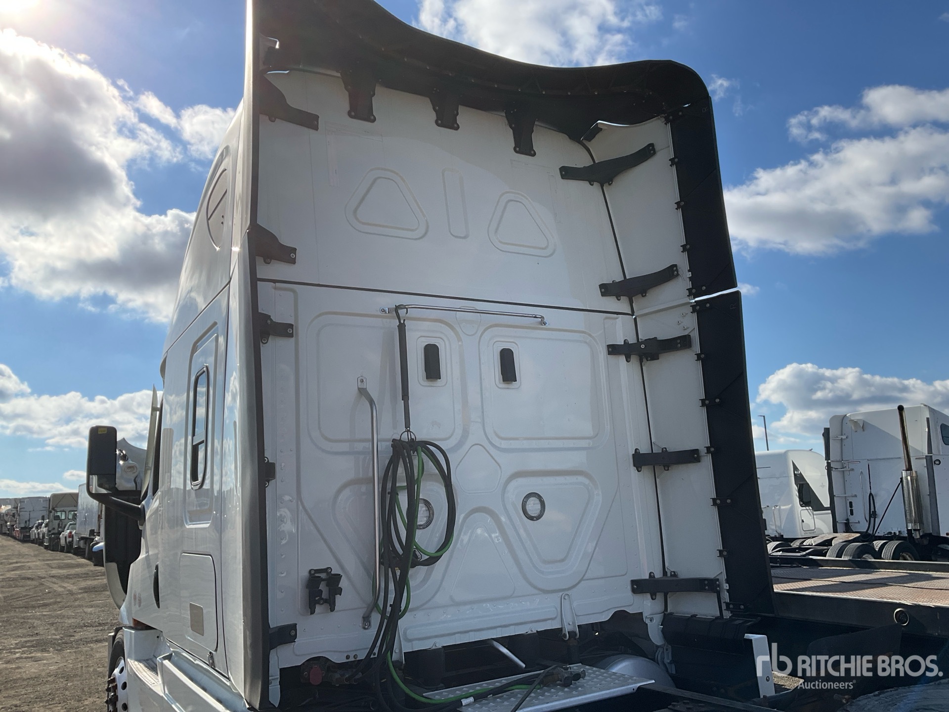 2022 Freightliner CASCADIA 126