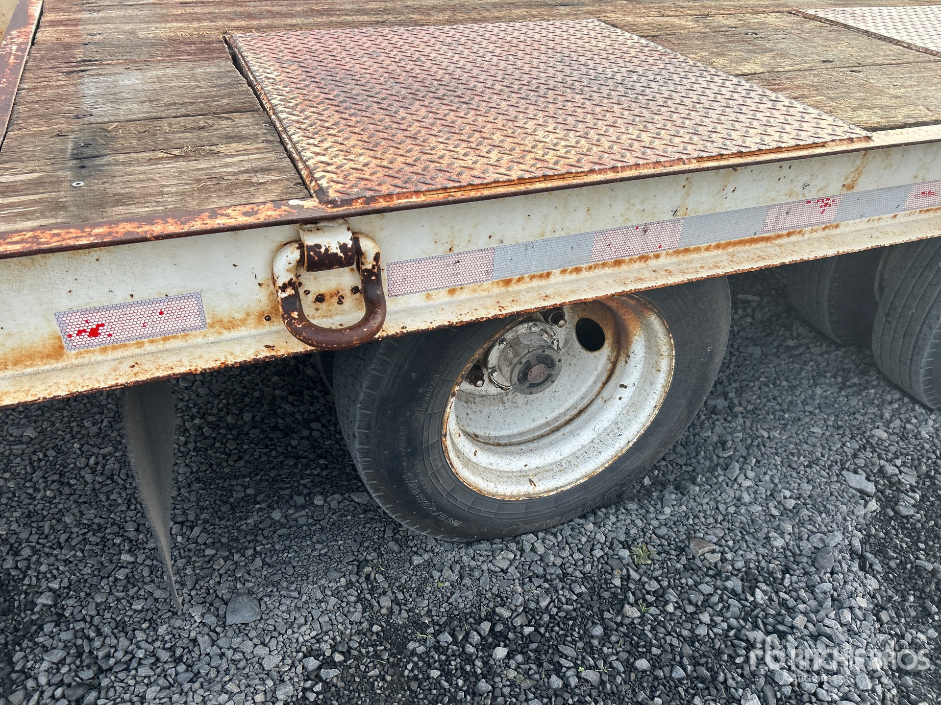 2000 Olympic 20 ton T/A